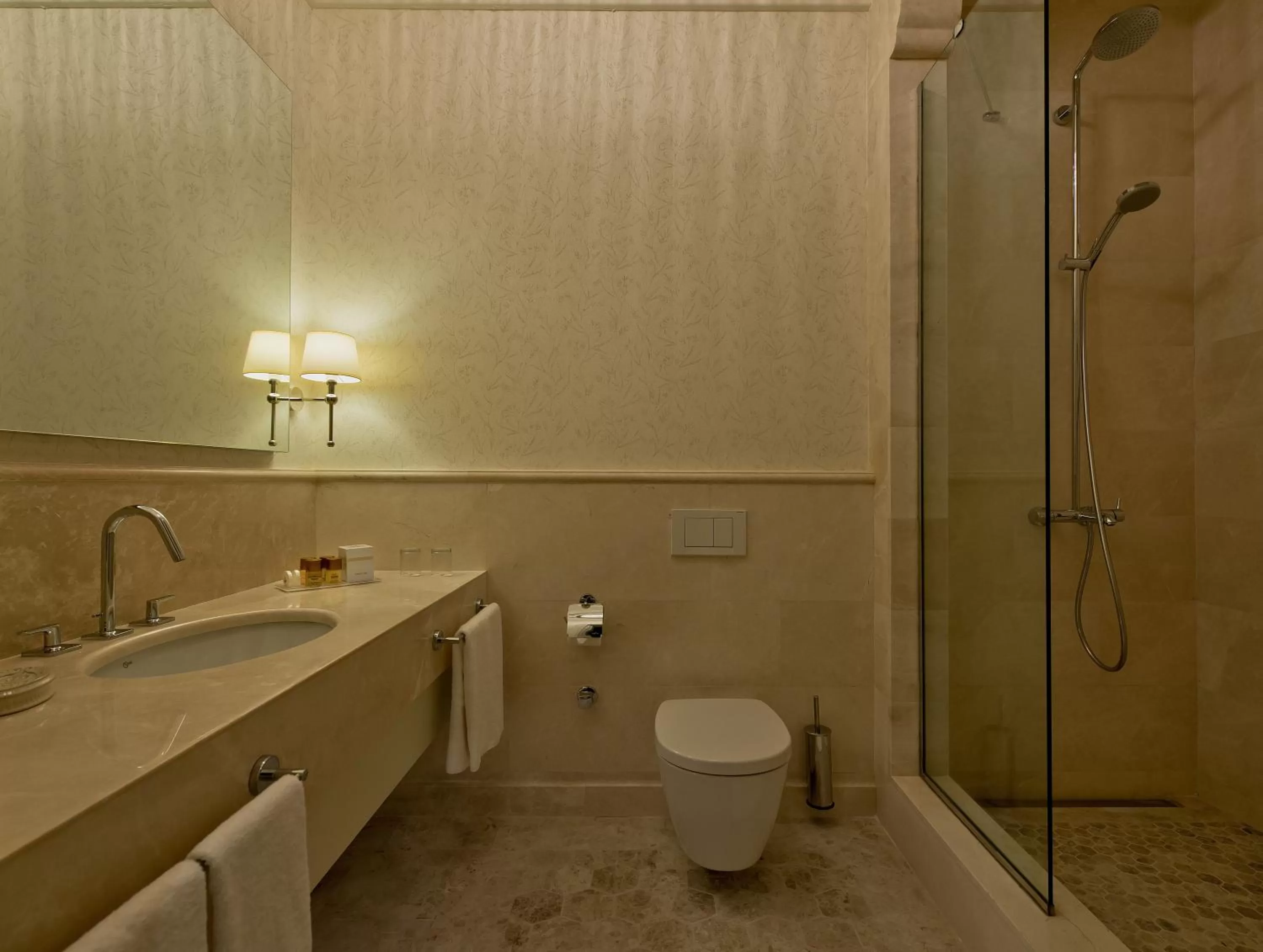 Bathroom in Vialand Palace Hotel