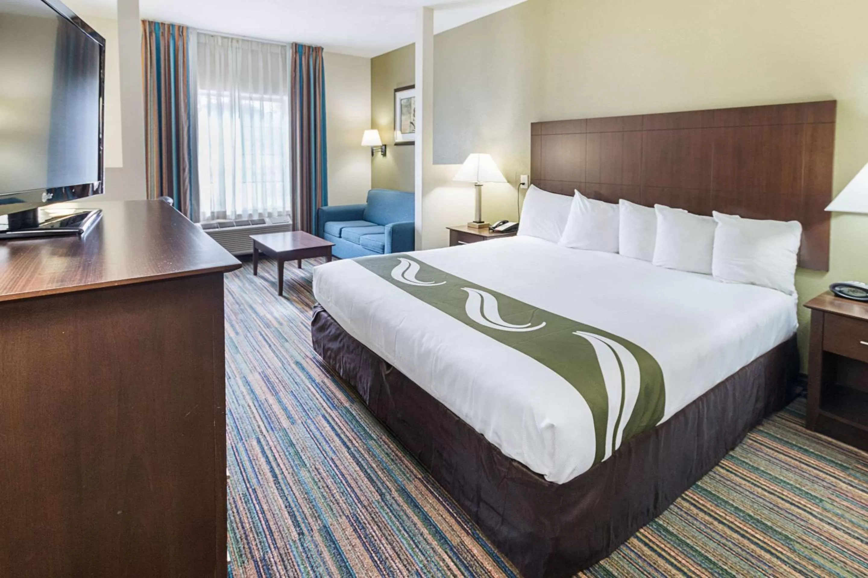 Photo of the whole room, Bed in Quality Suites Temple I-35