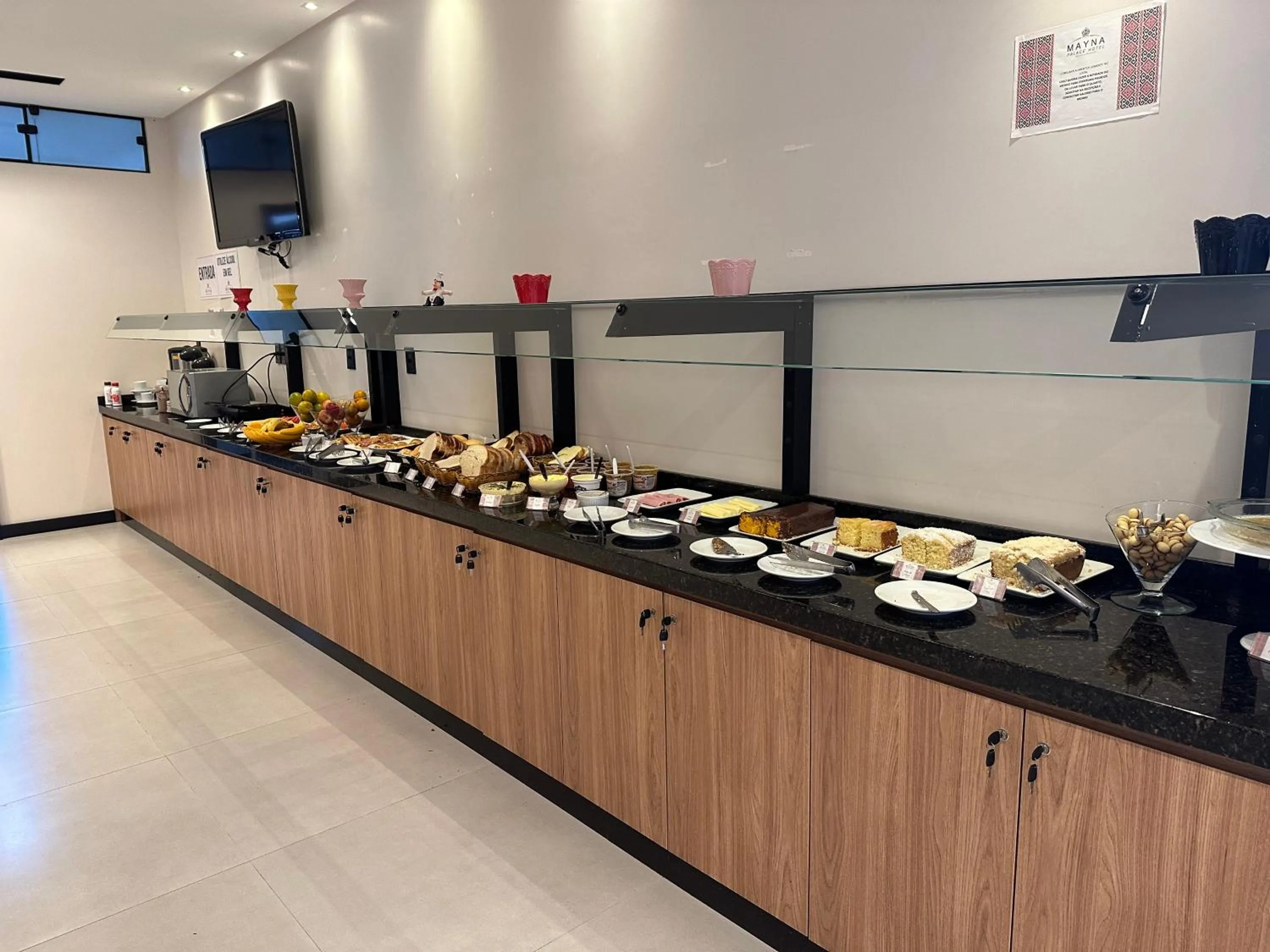 Buffet breakfast in Mayná Hotel Prudentópolis Centro