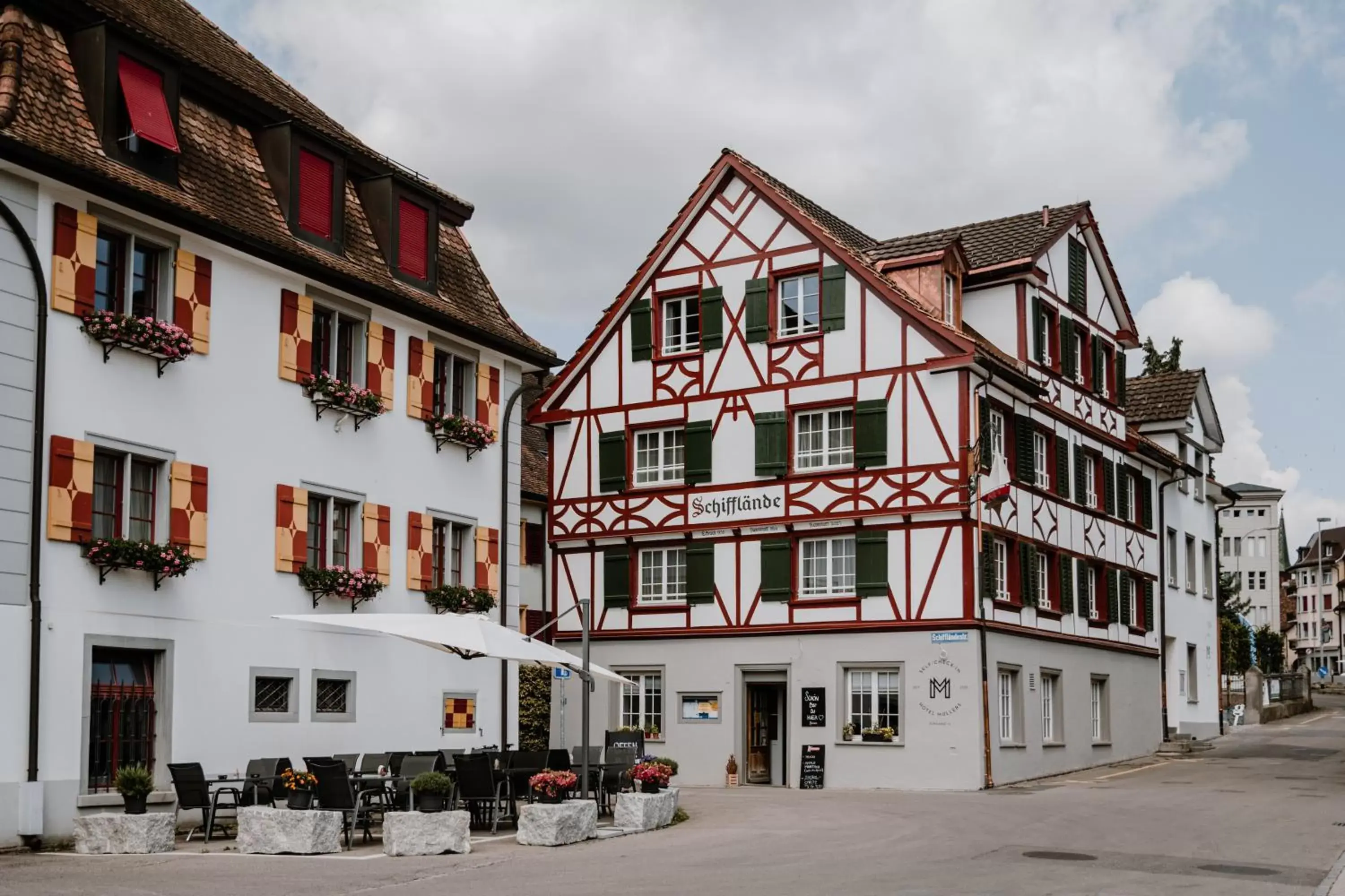 Property Building in Hotel Müllers Self-Check-In