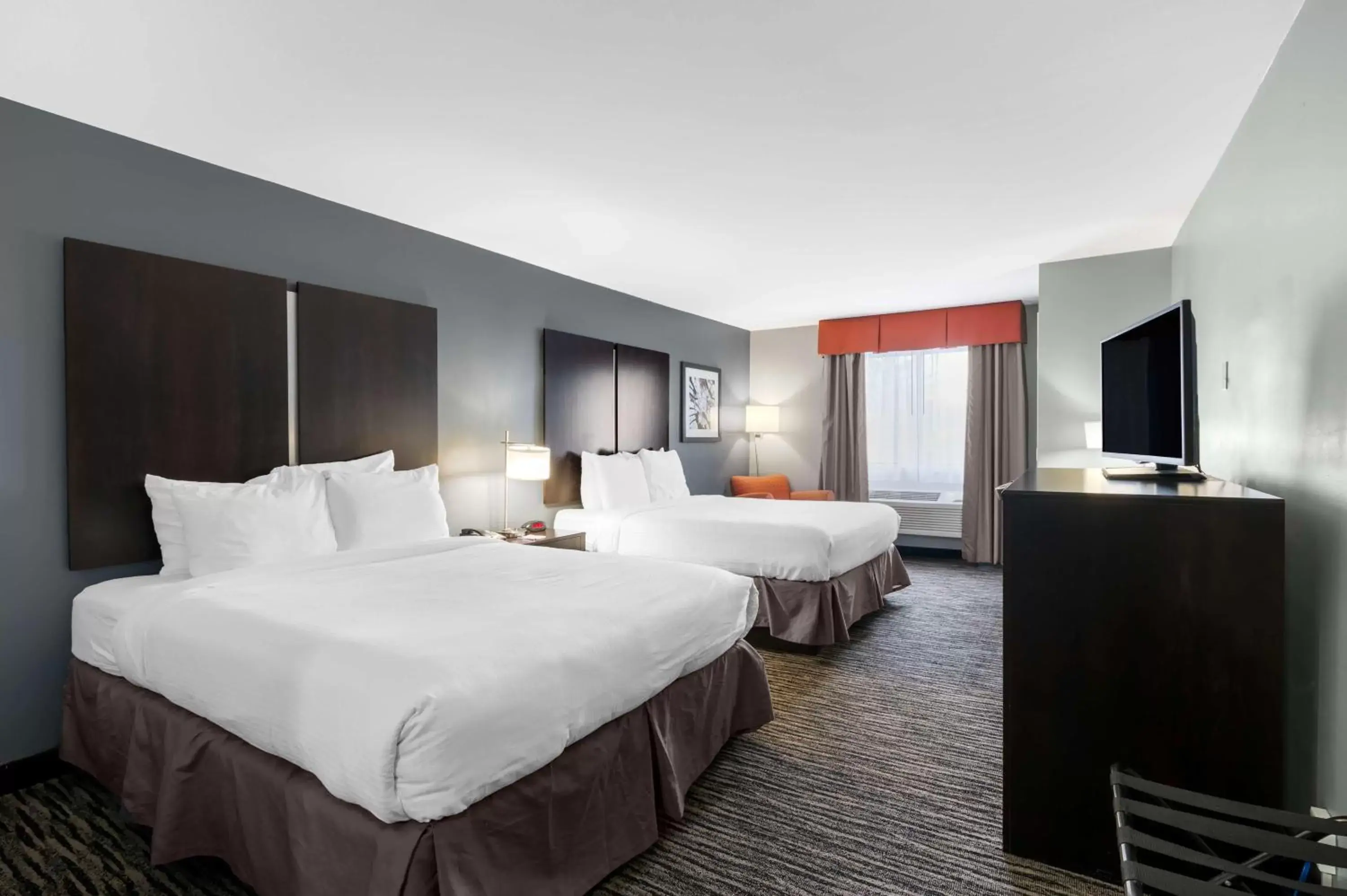 Queen Room with Two Queen Beds and Bath Tub - Mobility Accessible/Non-Smoking in Best Western University Inn at Valparaiso Queen Room with Two Queen Beds and Bath Tub - Mobility Accessible/Non-Smoking in Best Western University Inn at Valparaiso