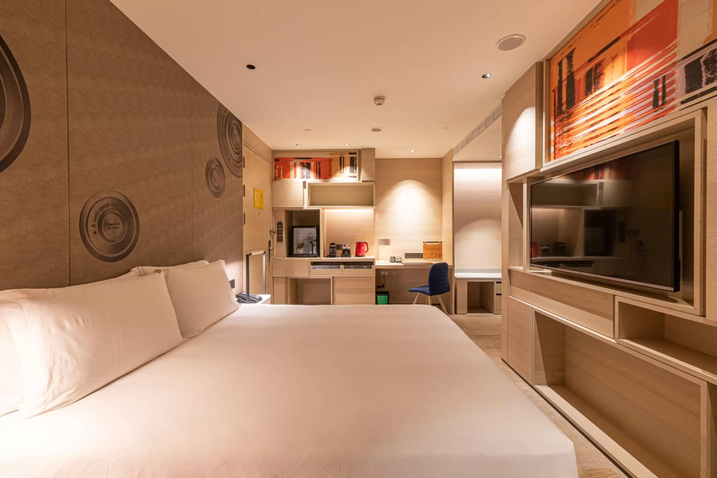 Photo of the whole room, Bed in Hotel Indigo Kaohsiung Central Park by IHG