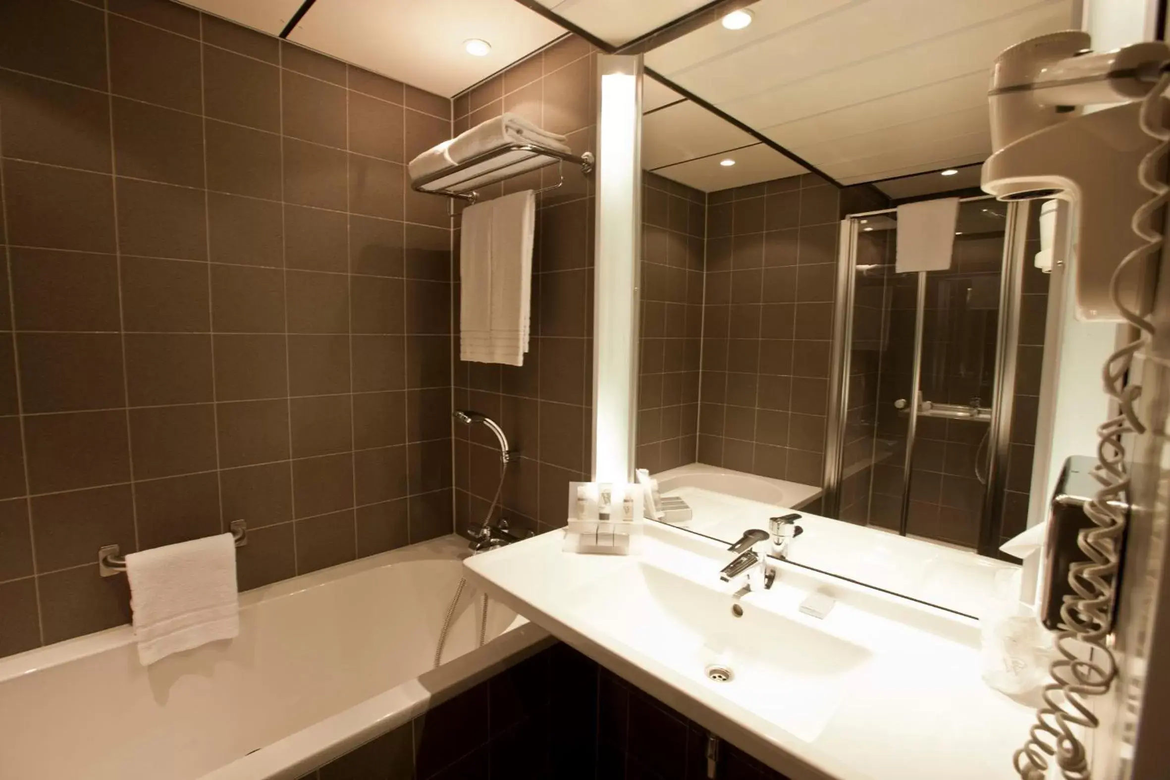 Bathroom in WestCord Art Hotel Amsterdam 4 stars