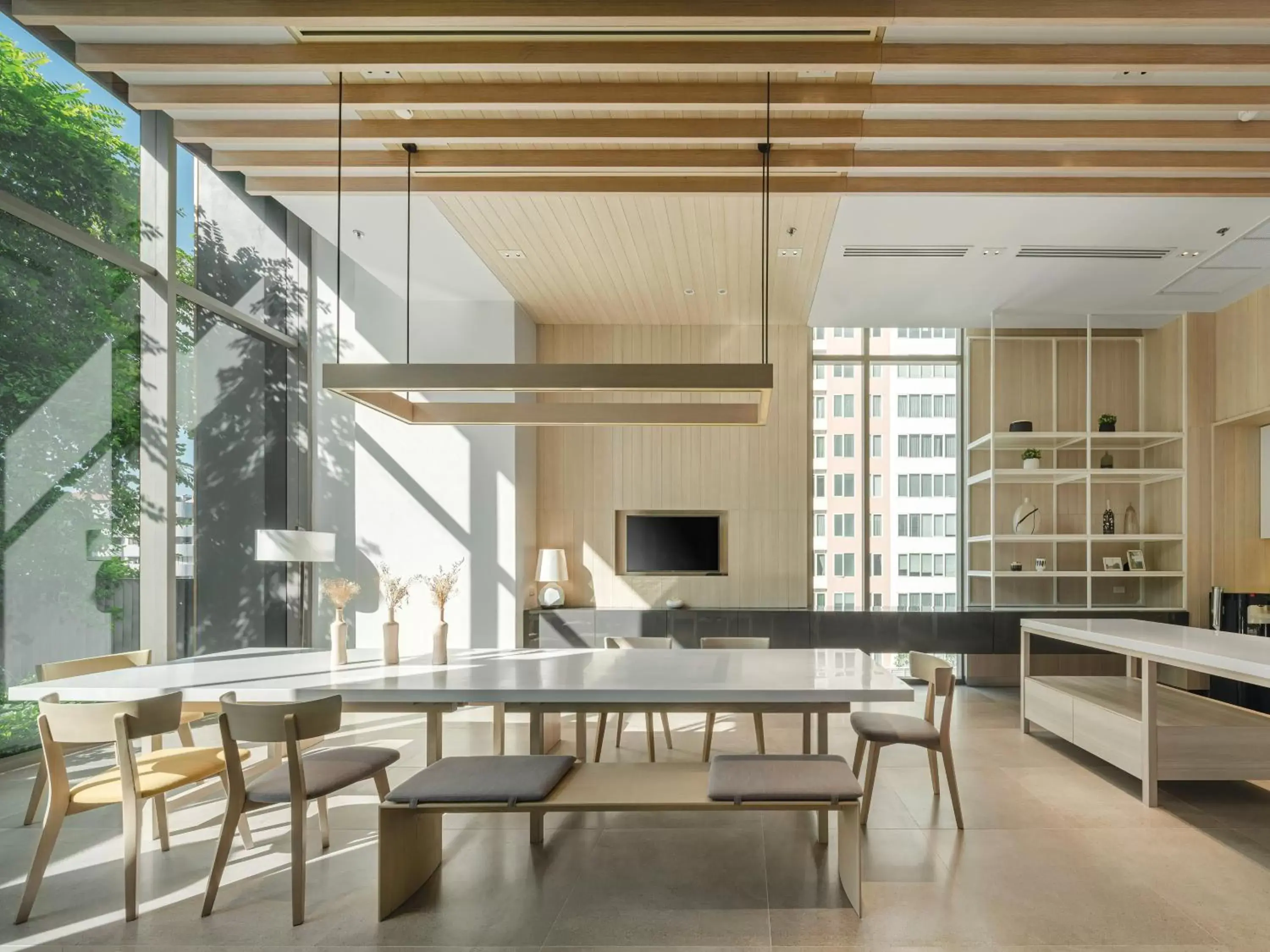 Lounge or bar in Oakwood Suites Bangkok Lounge or bar in Oakwood Suites Bangkok