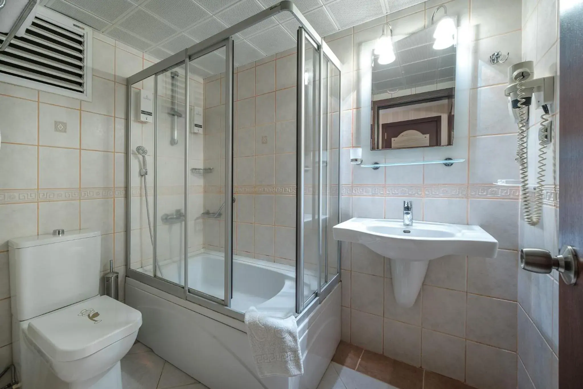 Shower, Bathroom in Oglakcioglu Park Boutique Hotel