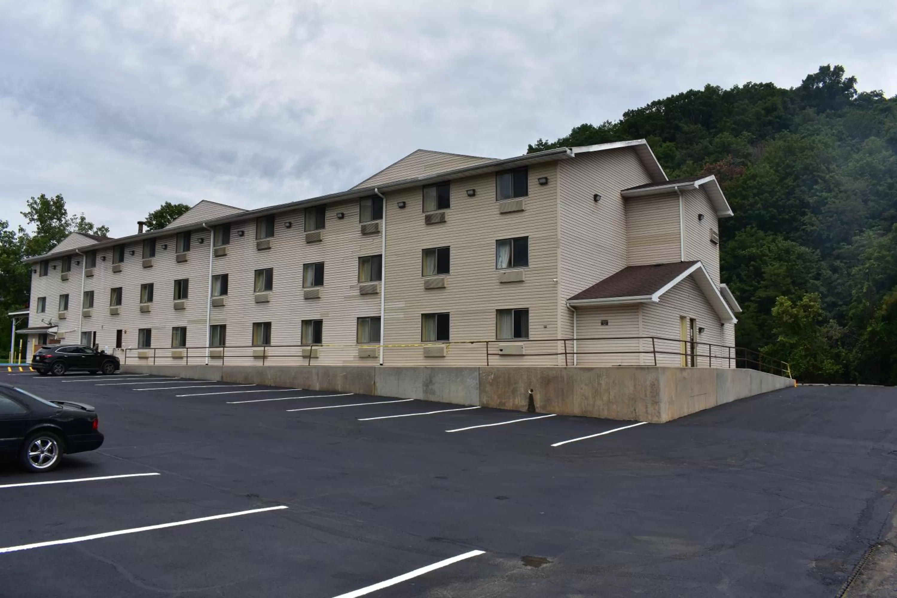 Super 8 by Wyndham La Vale/Cumberland Area