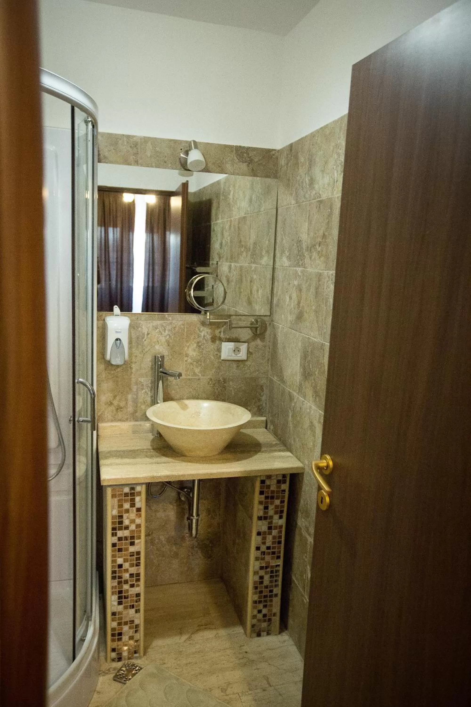 Deluxe Twin Room in MBI Travel Inn