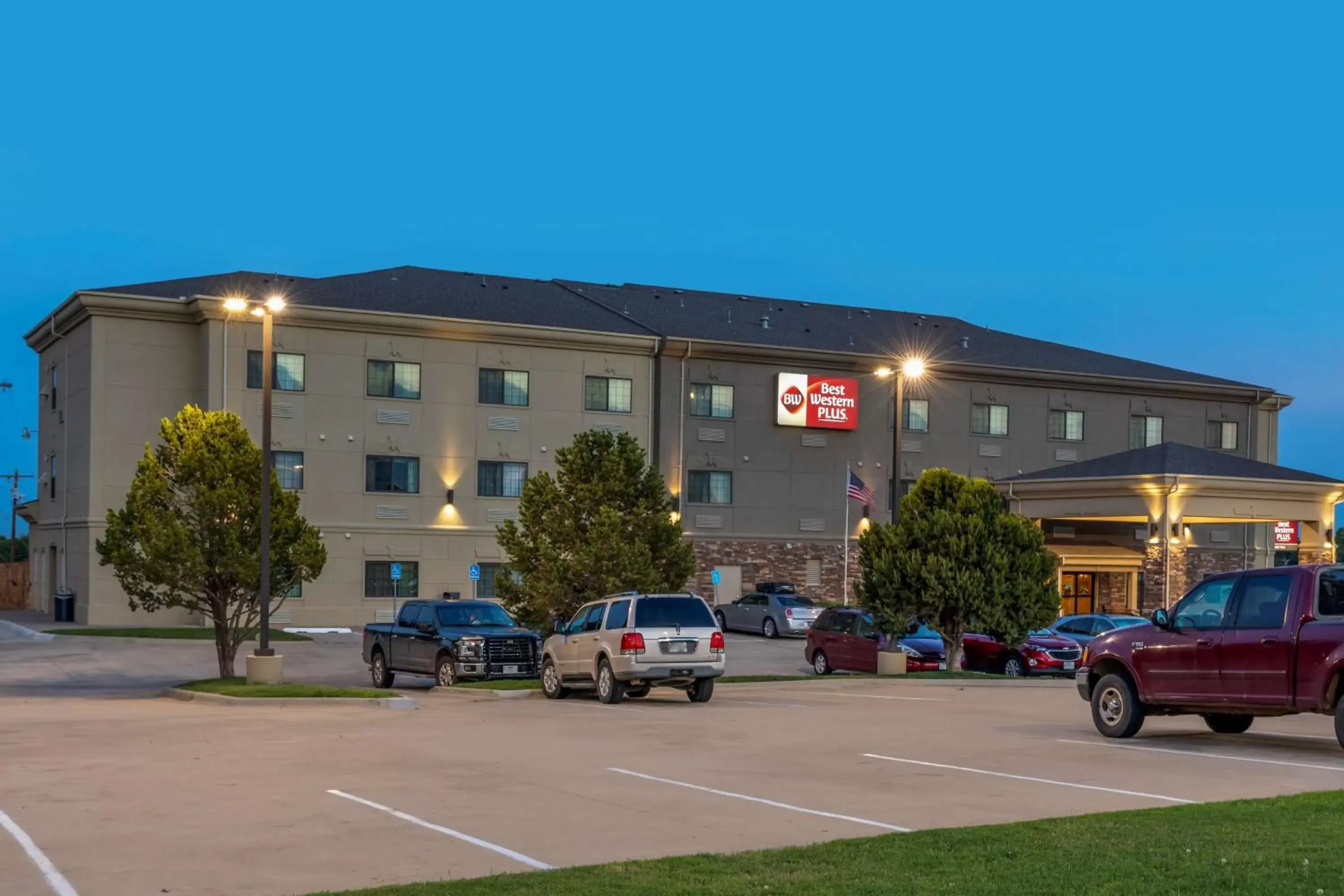 Property Building in Best Western Plus Red River Inn