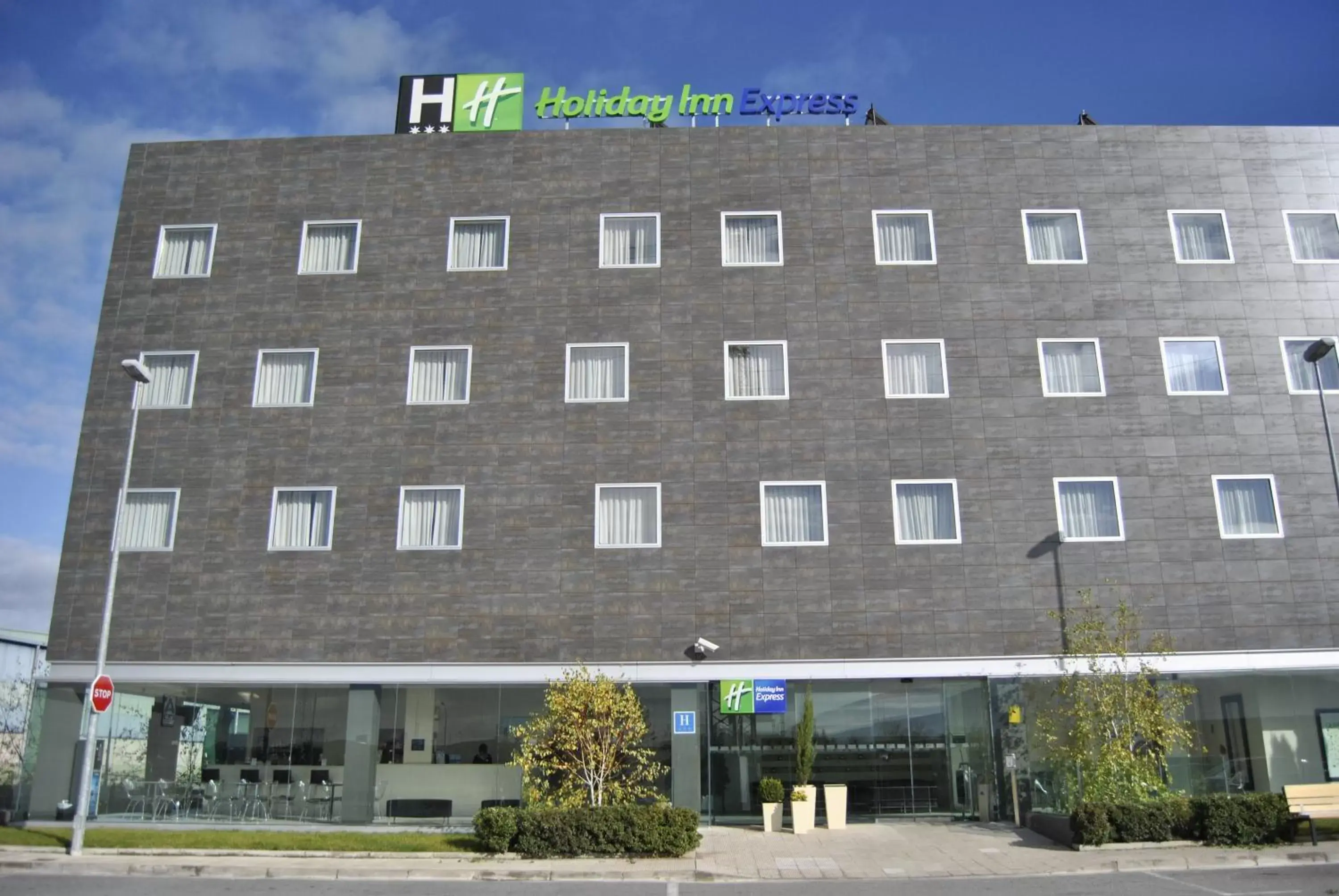 Property Building in Holiday Inn Express Pamplona, an IHG Hotel
