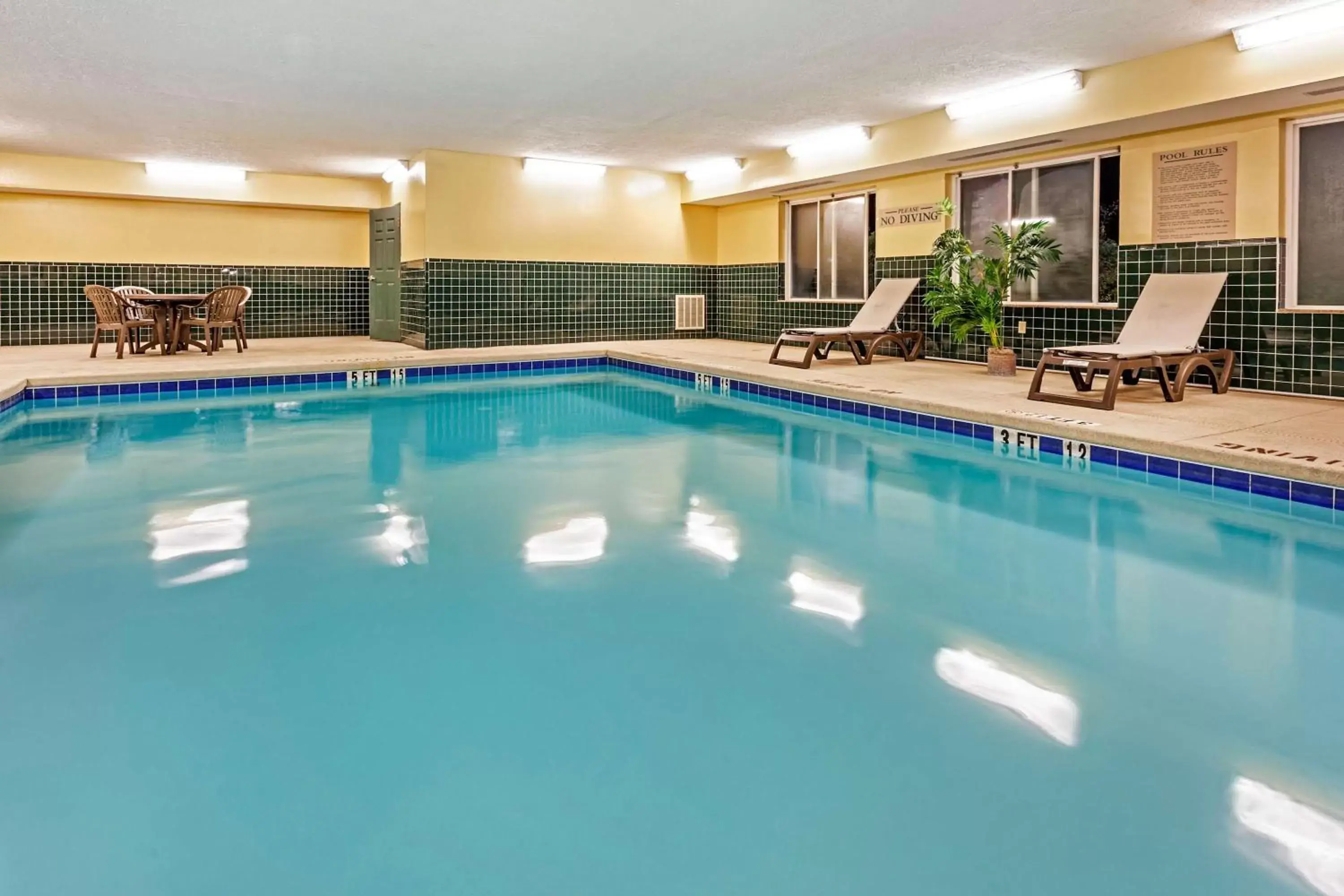 On site, Swimming Pool in Country Inn & Suites by Radisson, Augusta at I-20, GA