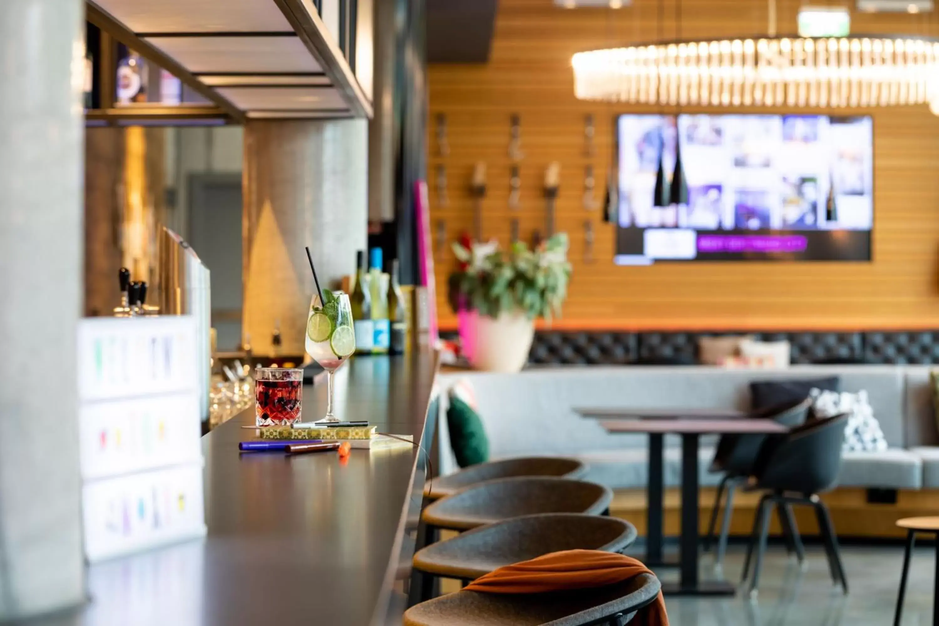 Restaurant/places to eat, Lounge/Bar in Moxy Ludwigshafen