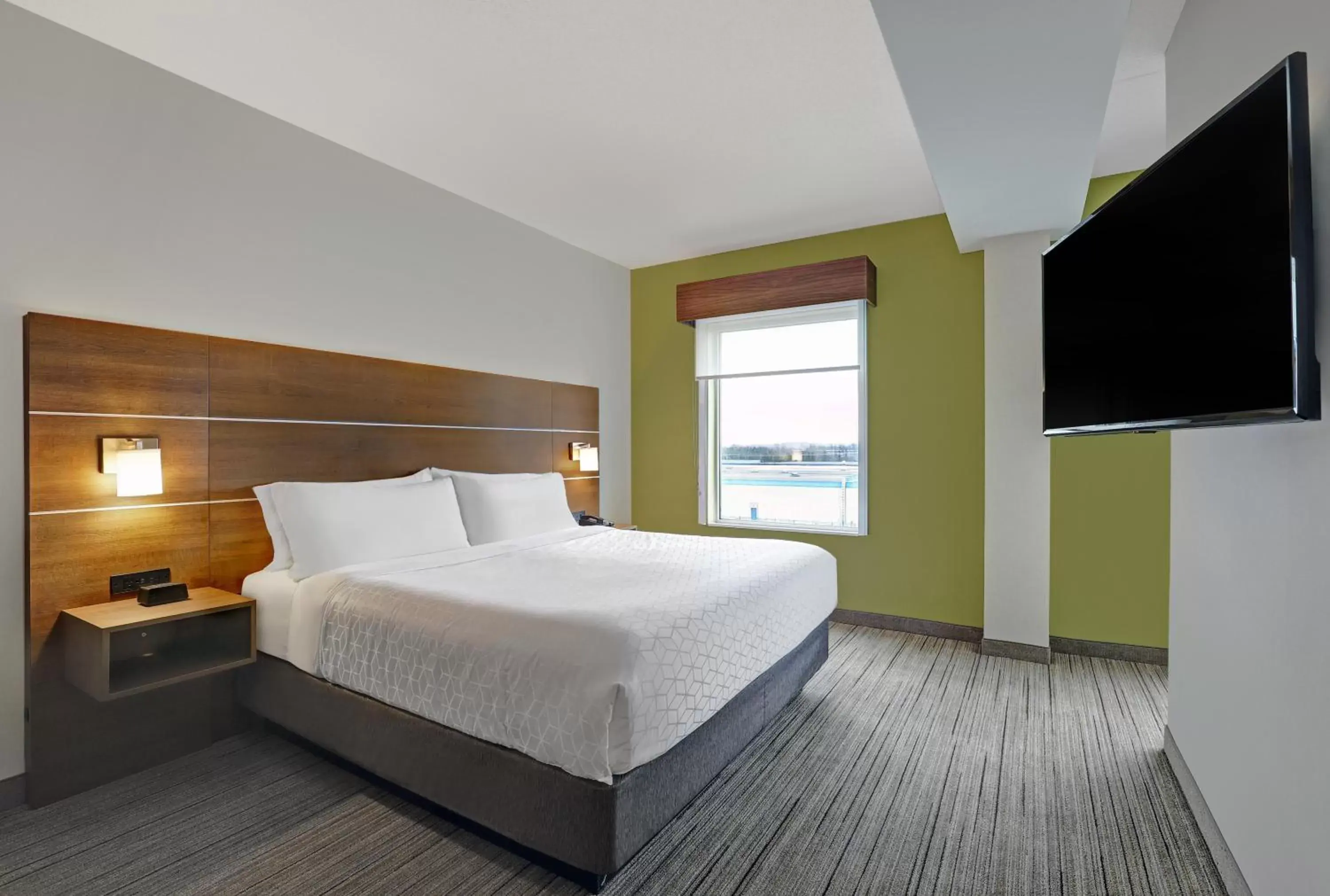 Photo of the whole room, Bed in Holiday Inn Express & Suites - Collingwood