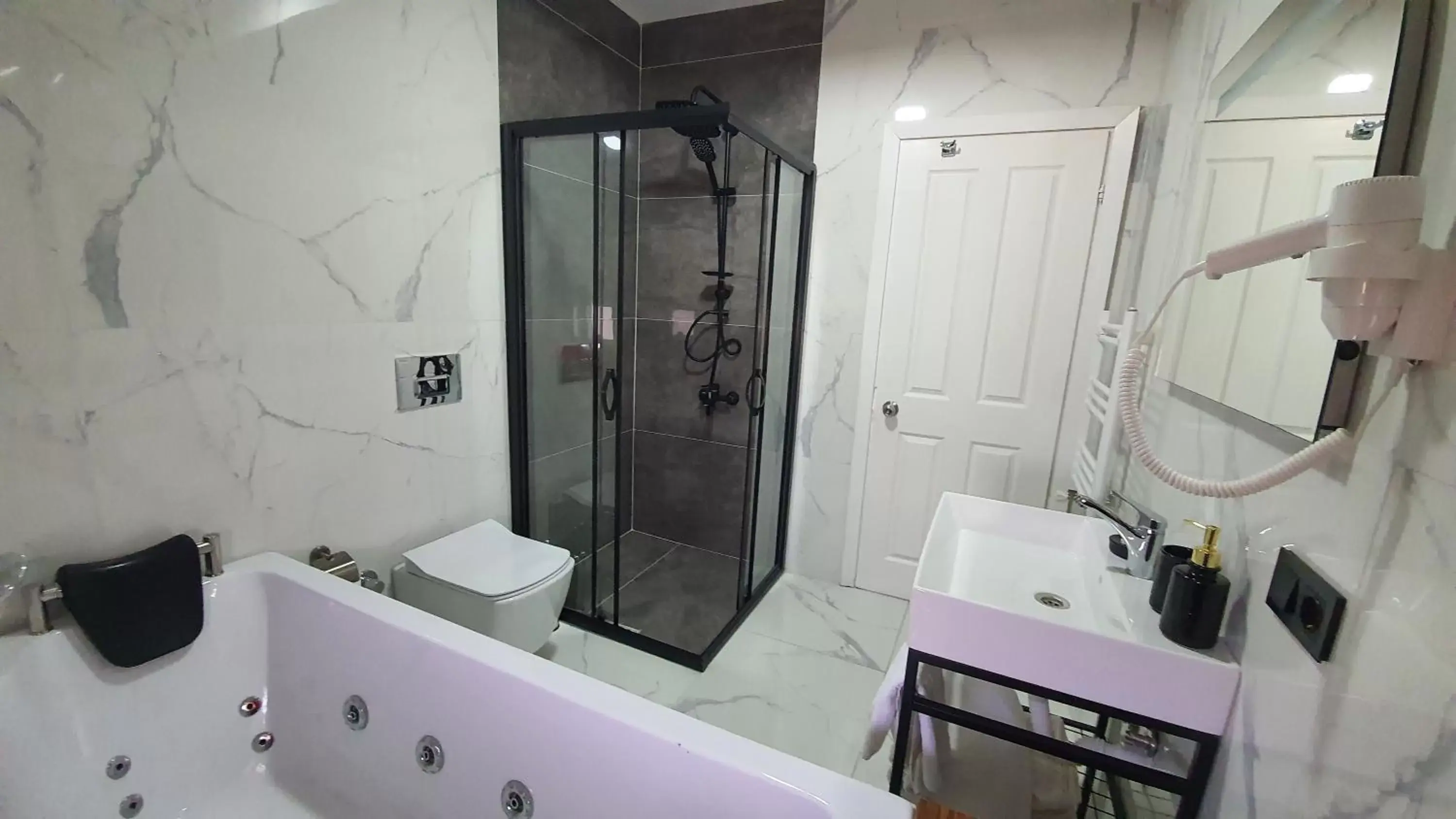 Hot Tub, Bathroom in Sapanca Aqua Wellness SPA Hotel & Aqua Park