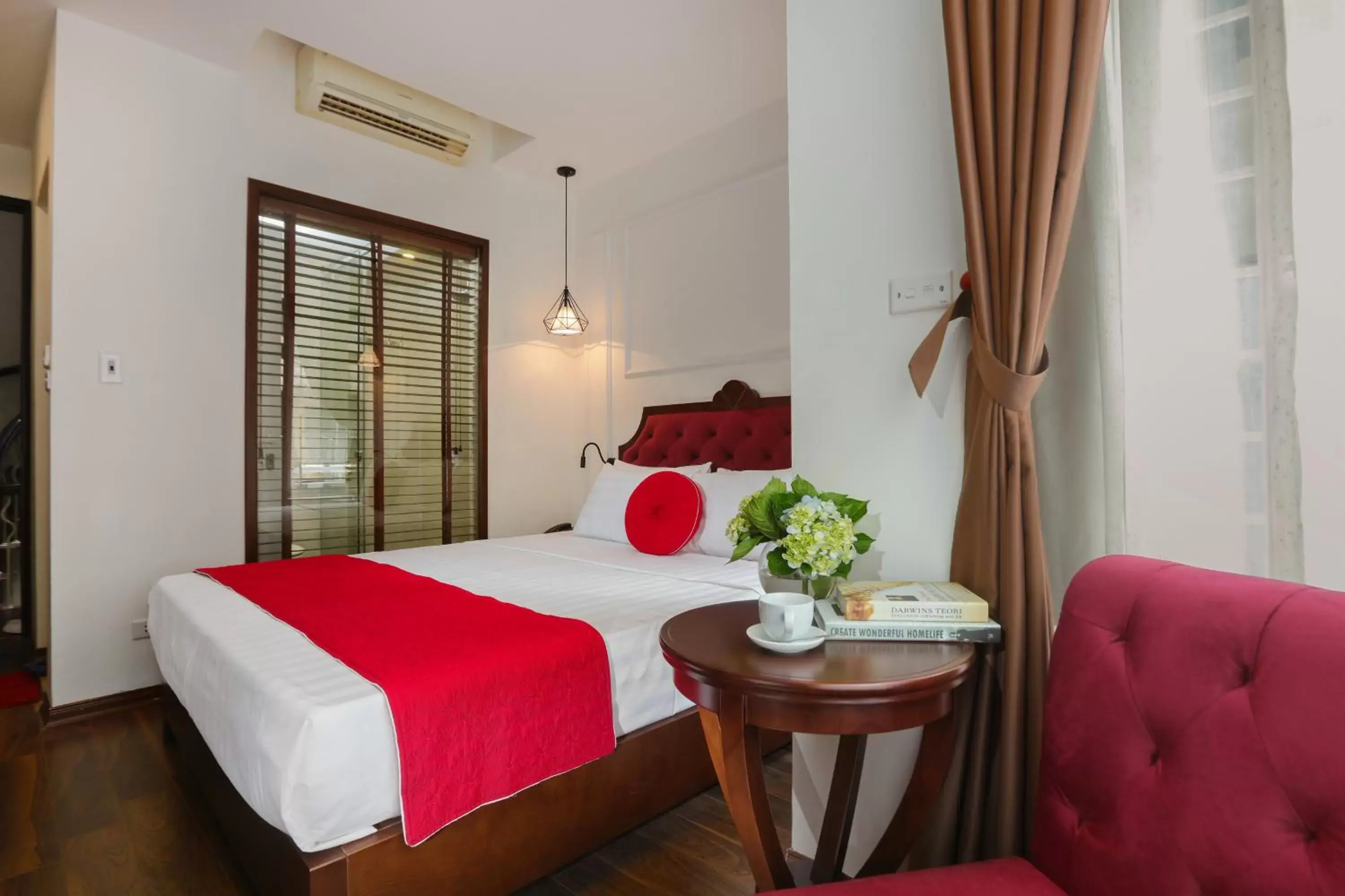 Bedroom, Bed in Hanoi La Vision Hotel