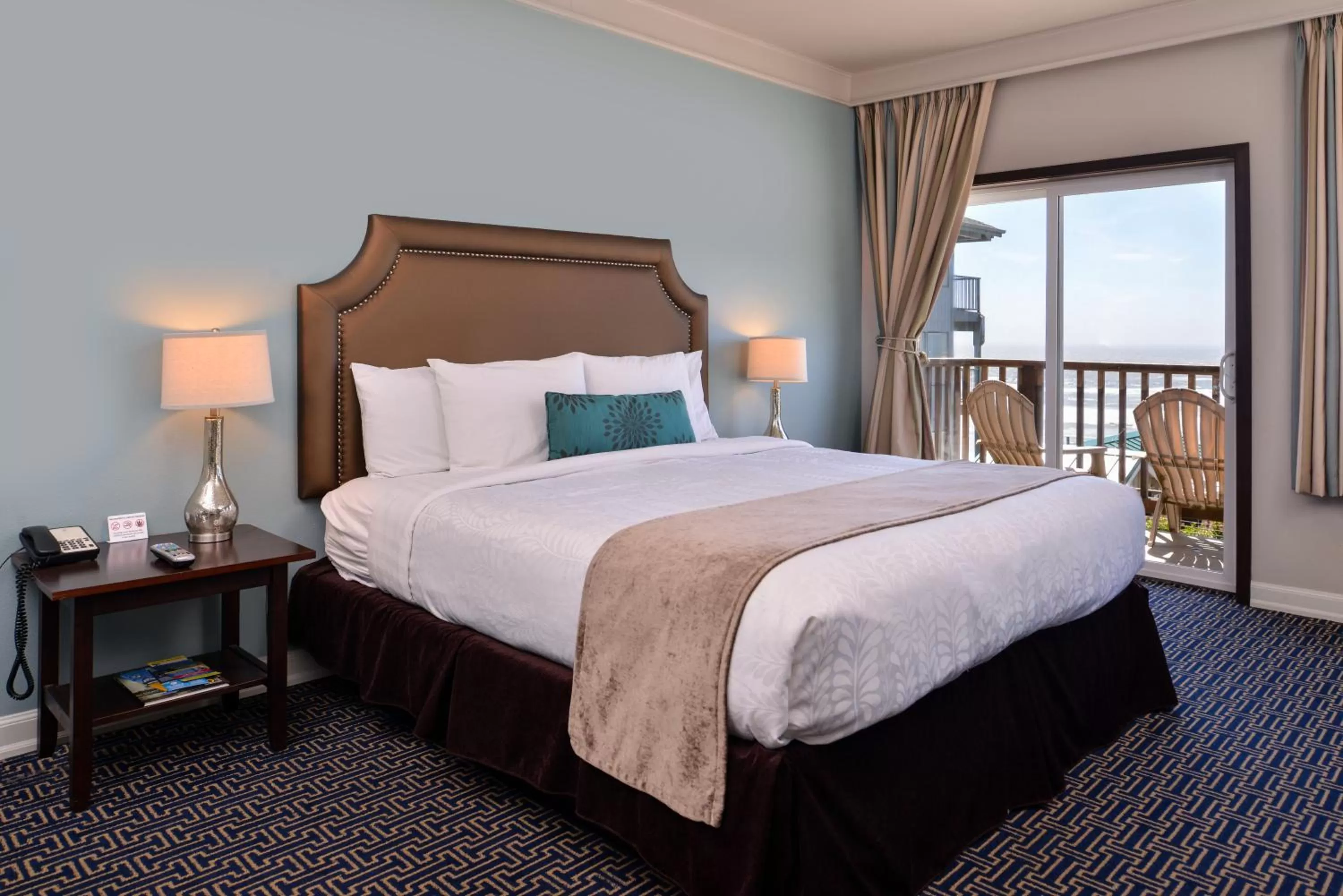 Bed in Inn at Nye Beach