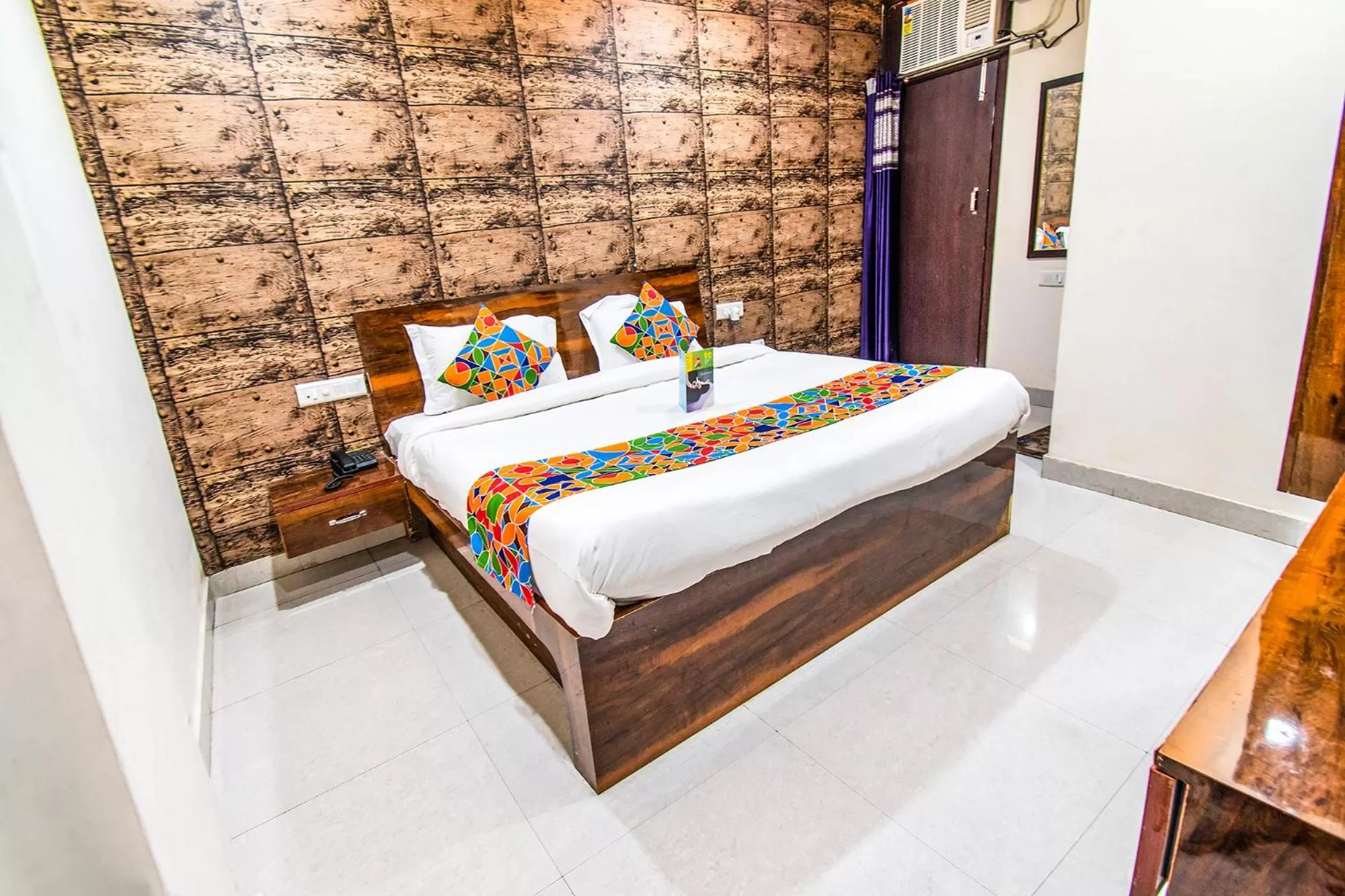 Bed in Via Elysian Grand - 3 kms from Chaudhary Charan Singh International Airport Lucknow