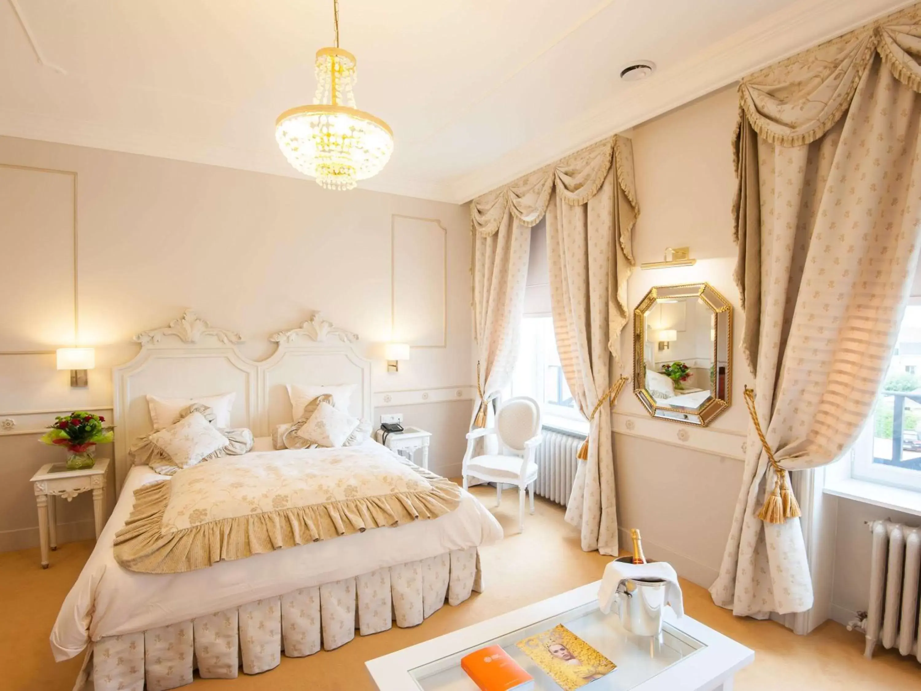 Photo of the whole room, Bed in Mercure Moulins Centre Hôtel de Paris