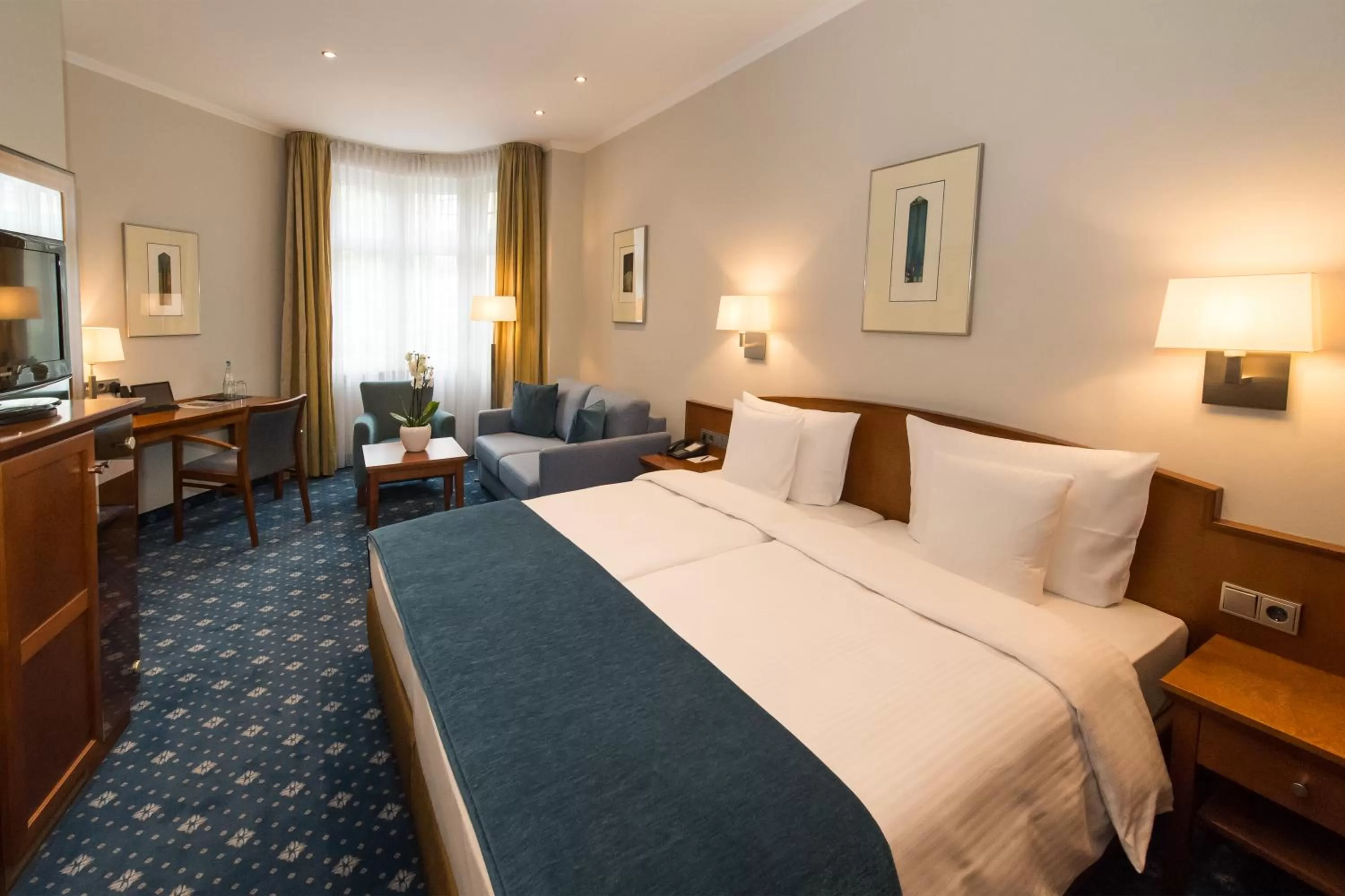 Photo of the whole room, Bed in Hotel Oranien Wiesbaden