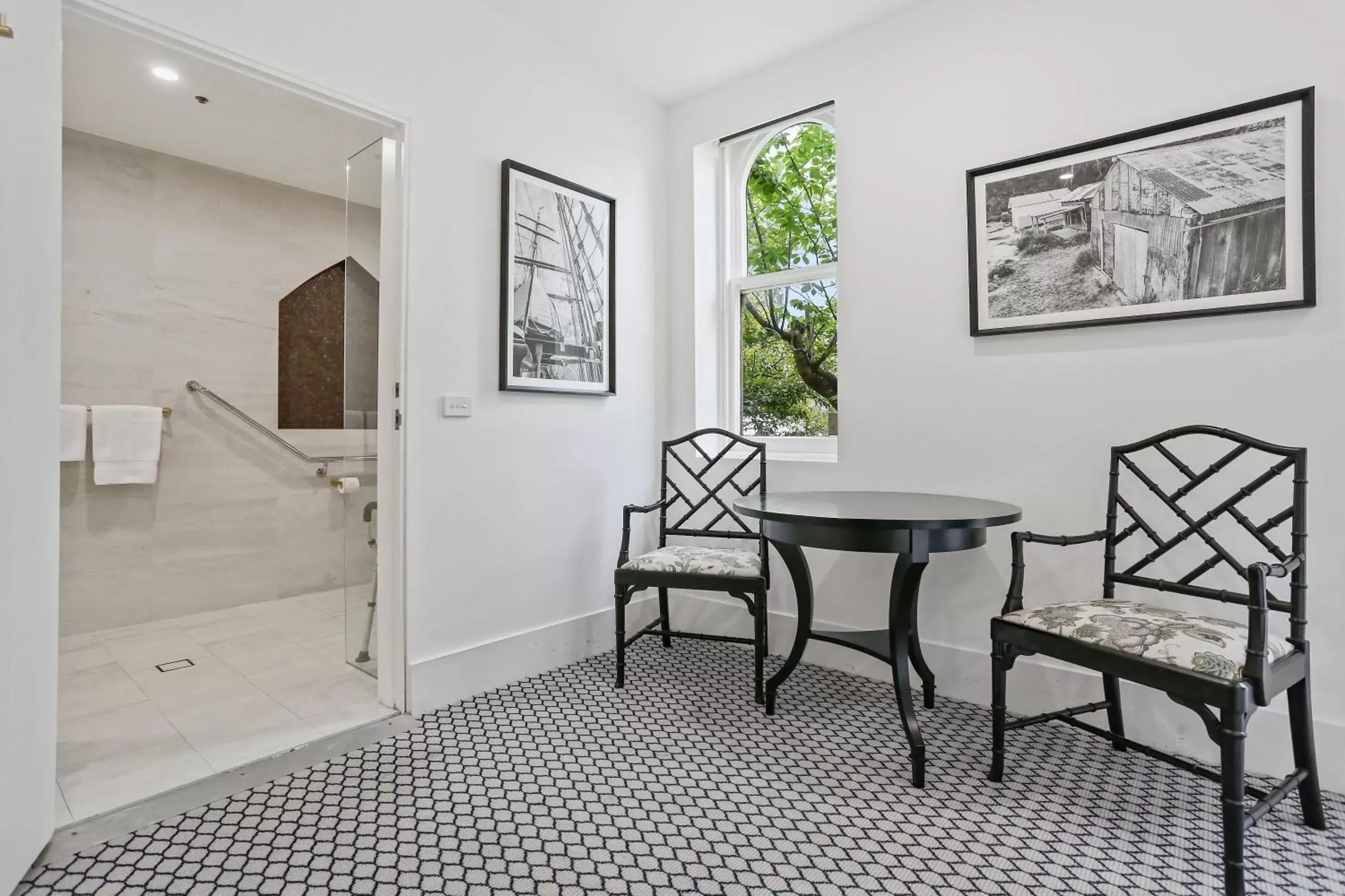 Bathroom, Dining Area in Seahorse Inn Hotel & Villas