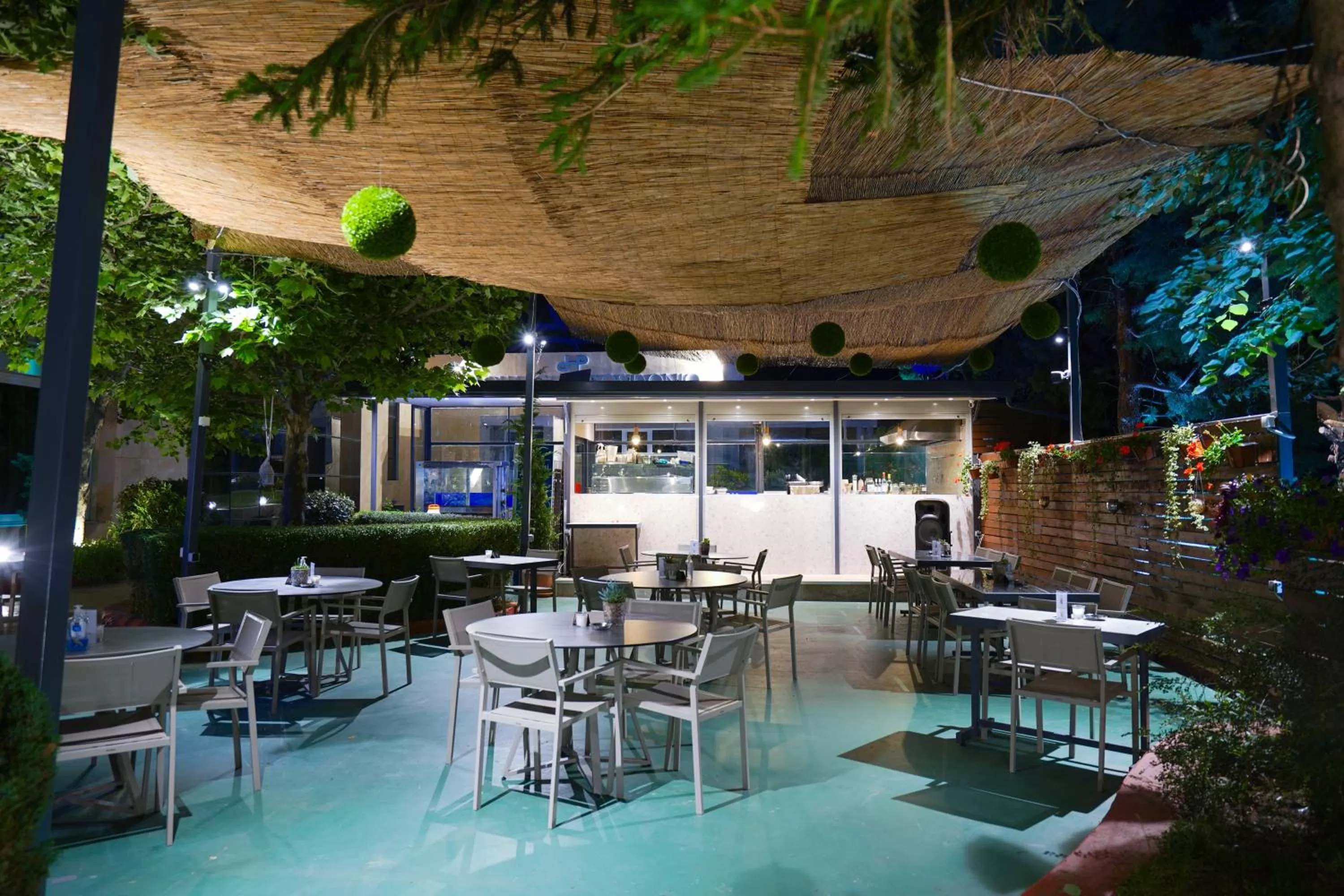 Restaurant/places to eat in Pantelidis Hotel & Spa