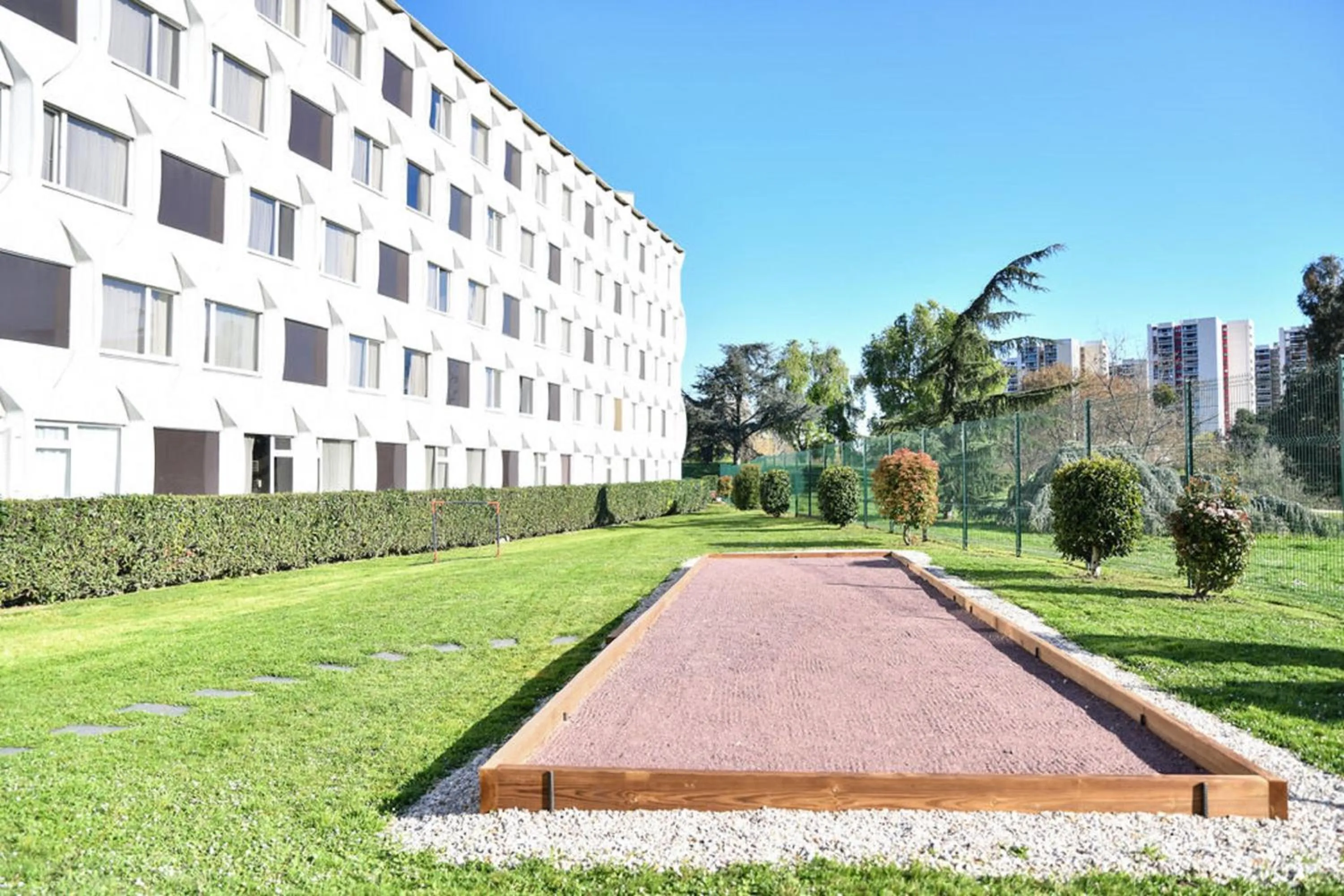 Garden in Novotel Paris Créteil Le Lac