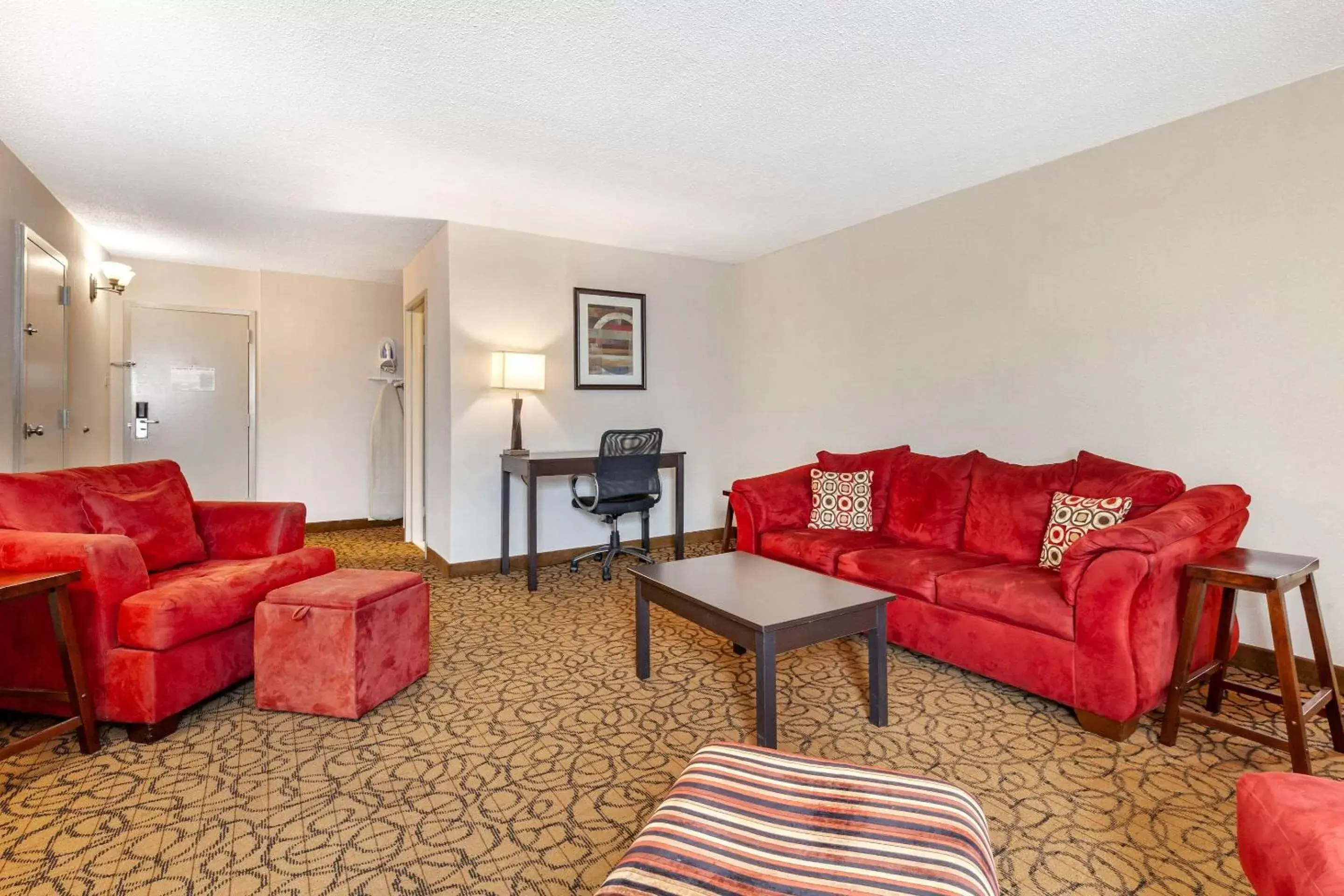 Photo of the whole room, Seating Area in Quality Inn & Suites