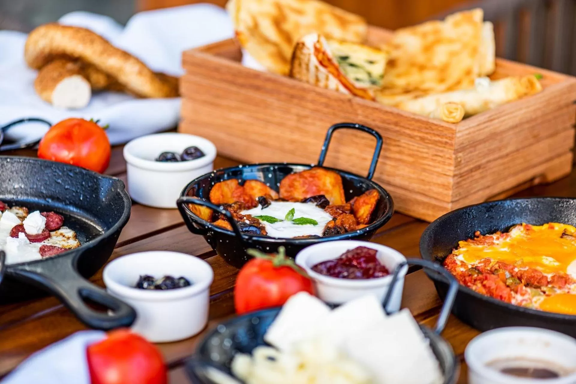 Restaurant/places to eat, Food in Wyndham Dubai Deira