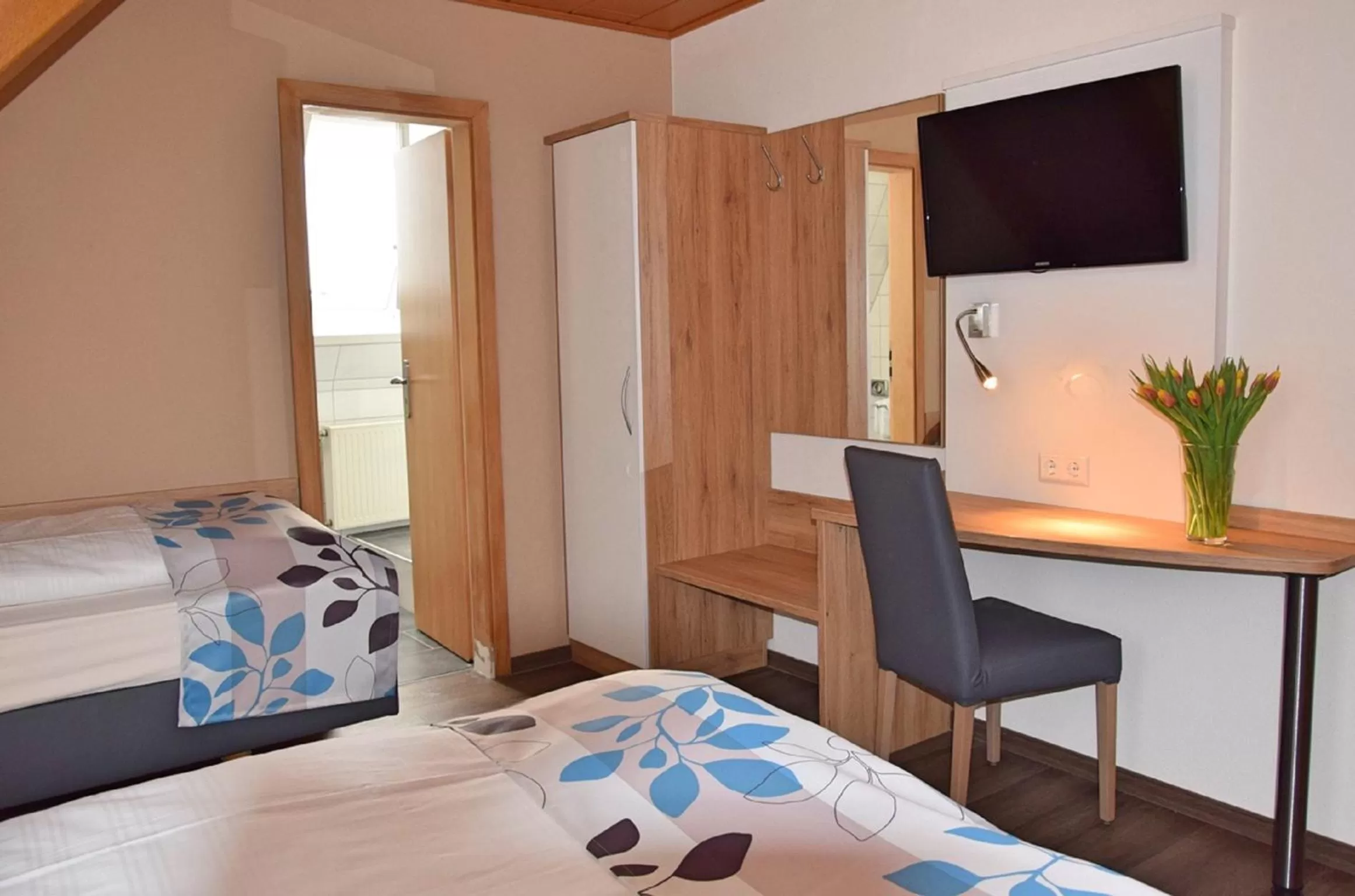 Bedroom, Bed in Cafe-Hotel Altreuter