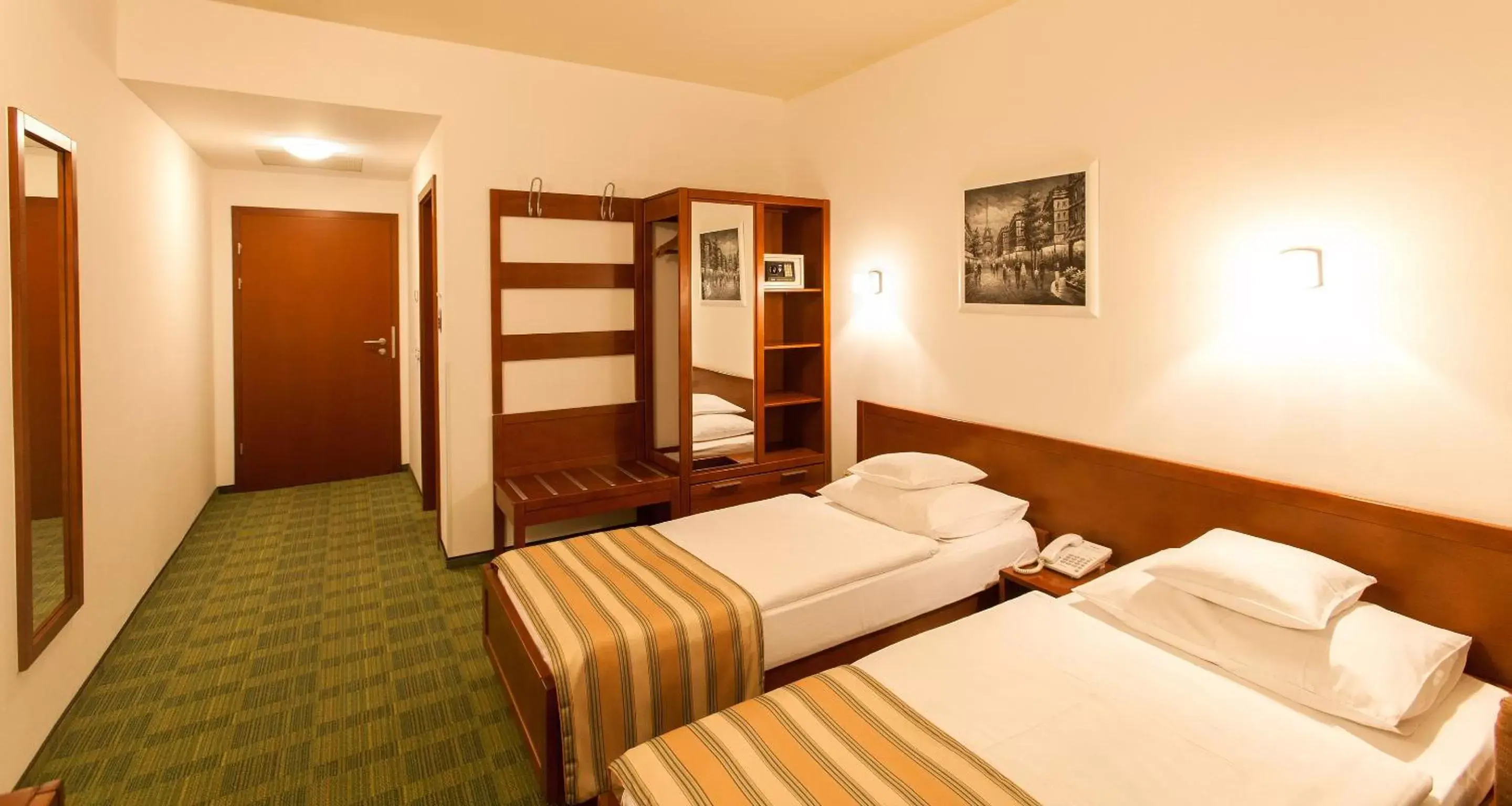 Photo of the whole room, Bed in Best Western Airport Hotel Stella