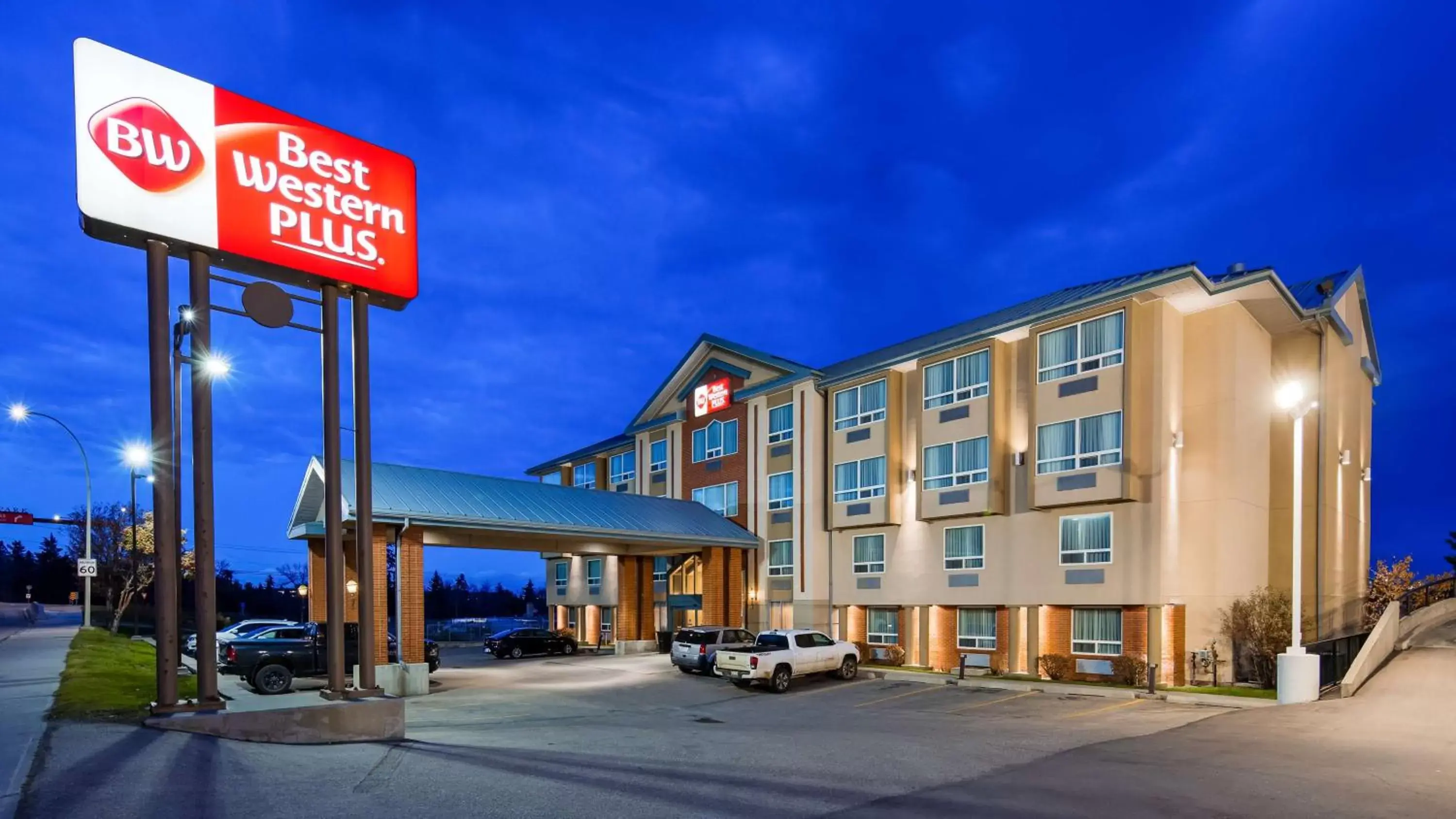 Property building in Best Western PLUS Calgary Centre Inn Property building in Best Western PLUS Calgary Centre Inn