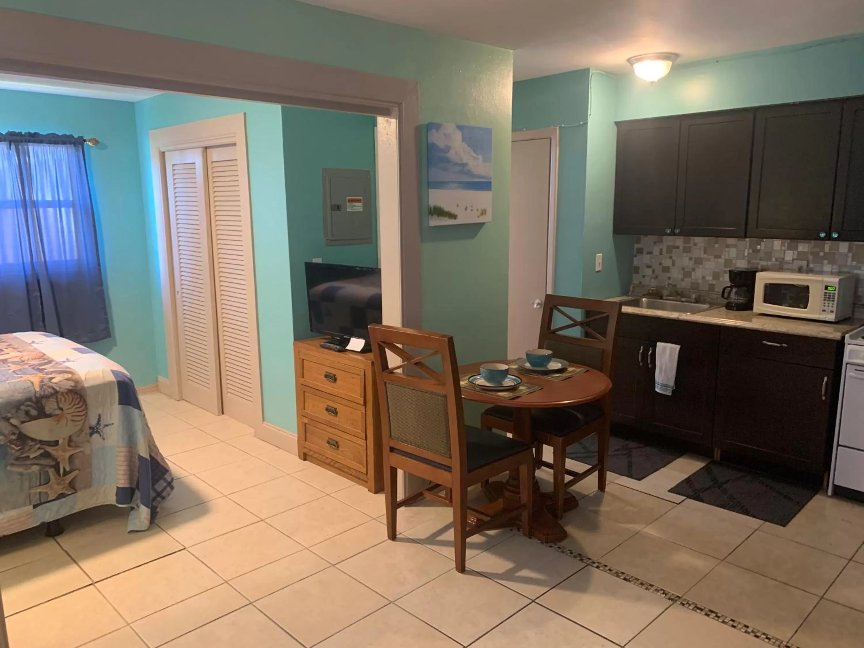 Kitchen or kitchenette, Kitchen/Kitchenette in Michaels Siesta Studios