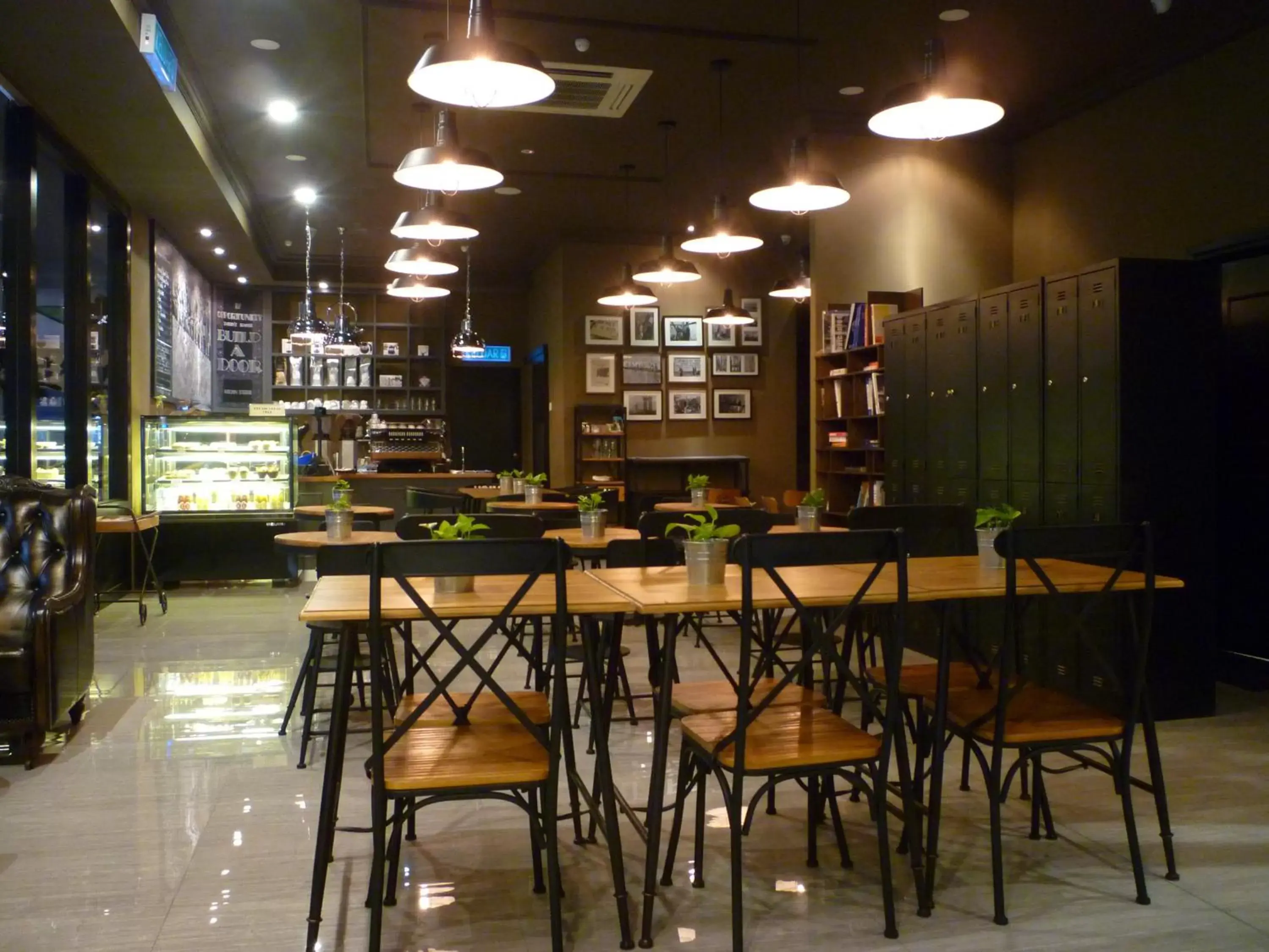 Lounge or bar, Restaurant/Places to Eat in Manhattan Business Hotel Damansara Perdana