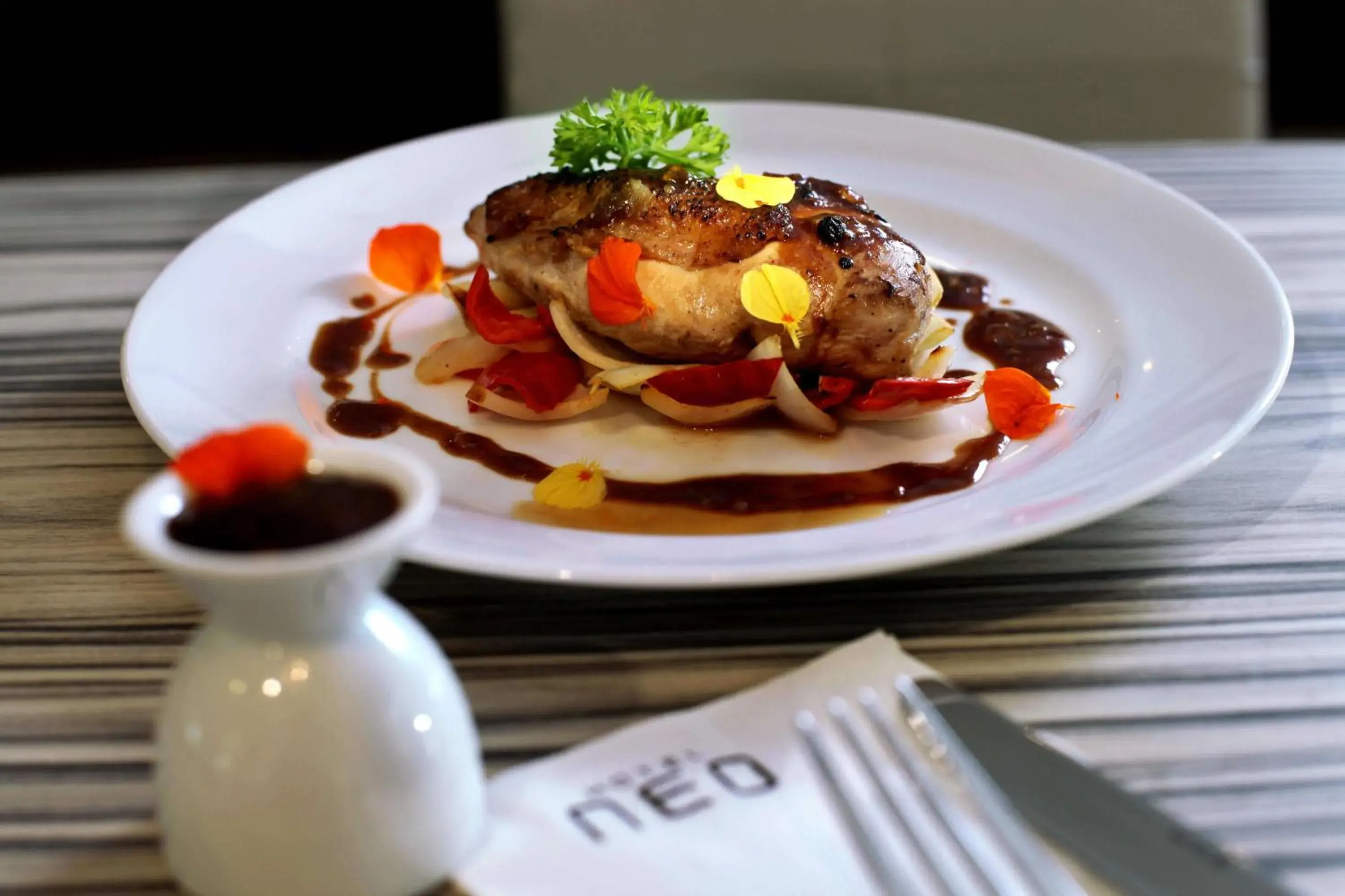 Restaurant/places to eat in Hotel Neo Kuta Jelantik