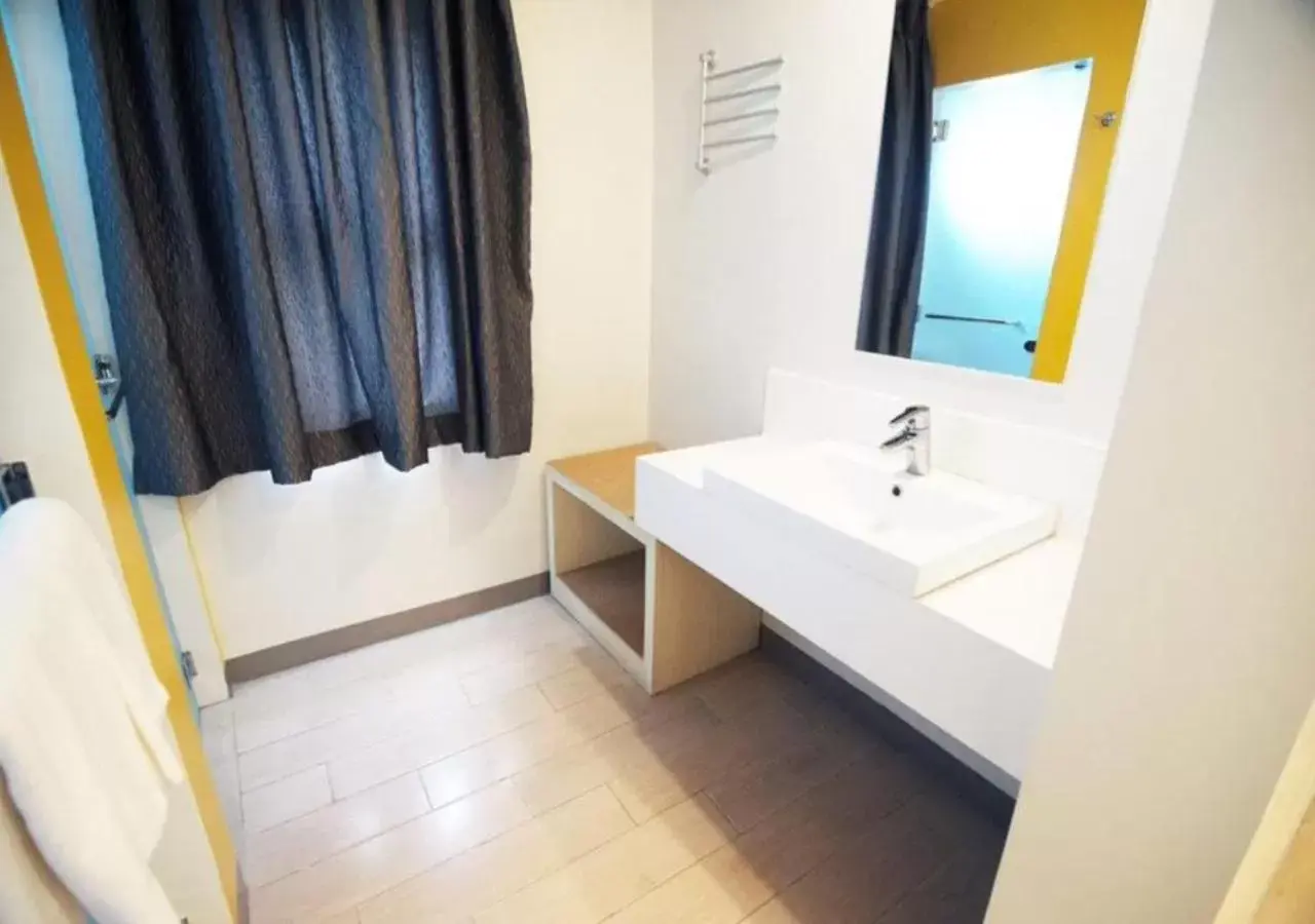 Bathroom in Go Hotels Lanang - Davao