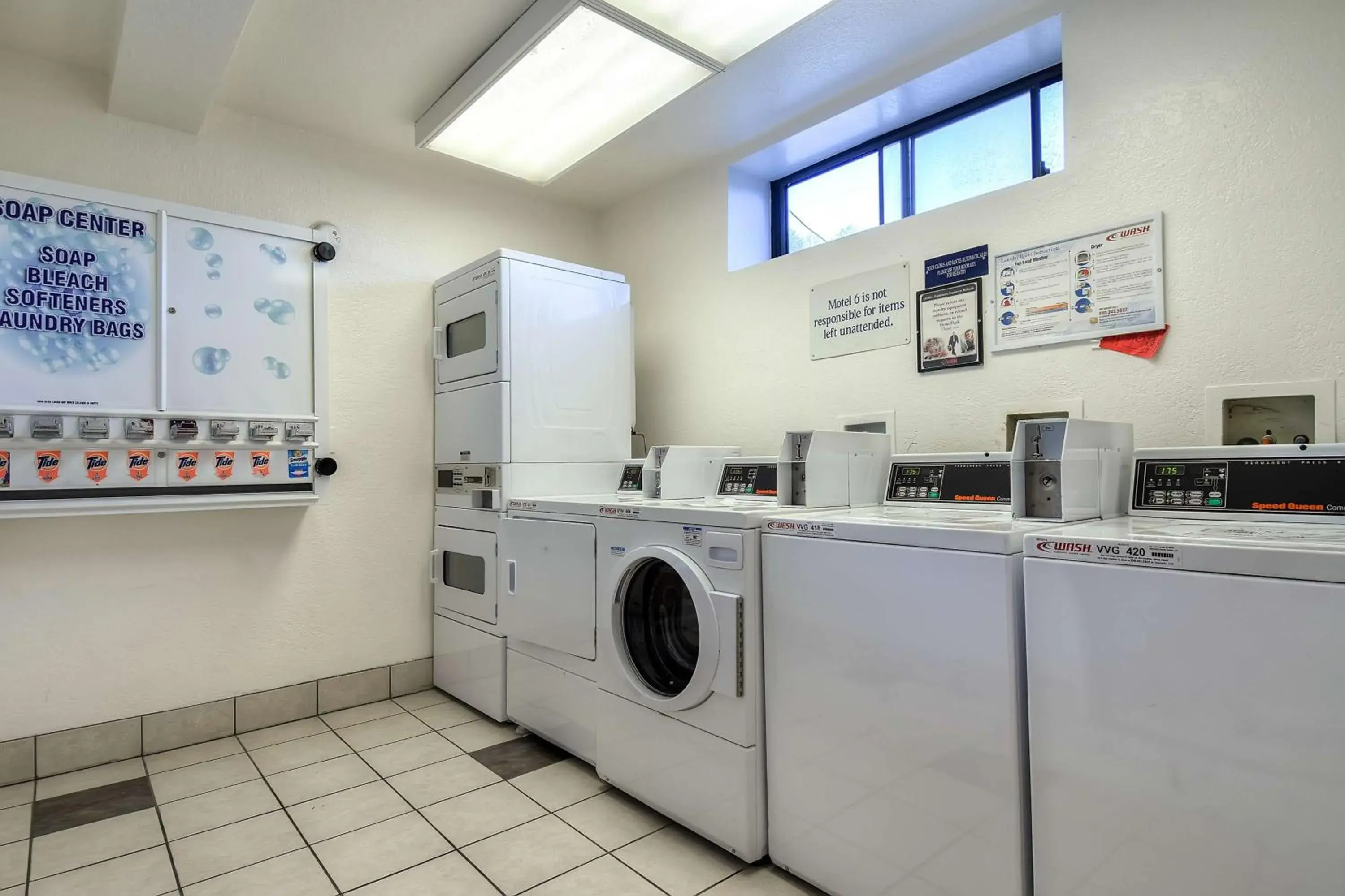 laundry, Kitchen/Kitchenette in Motel 6-San Diego, CA - Hotel Circle - Mission Valley