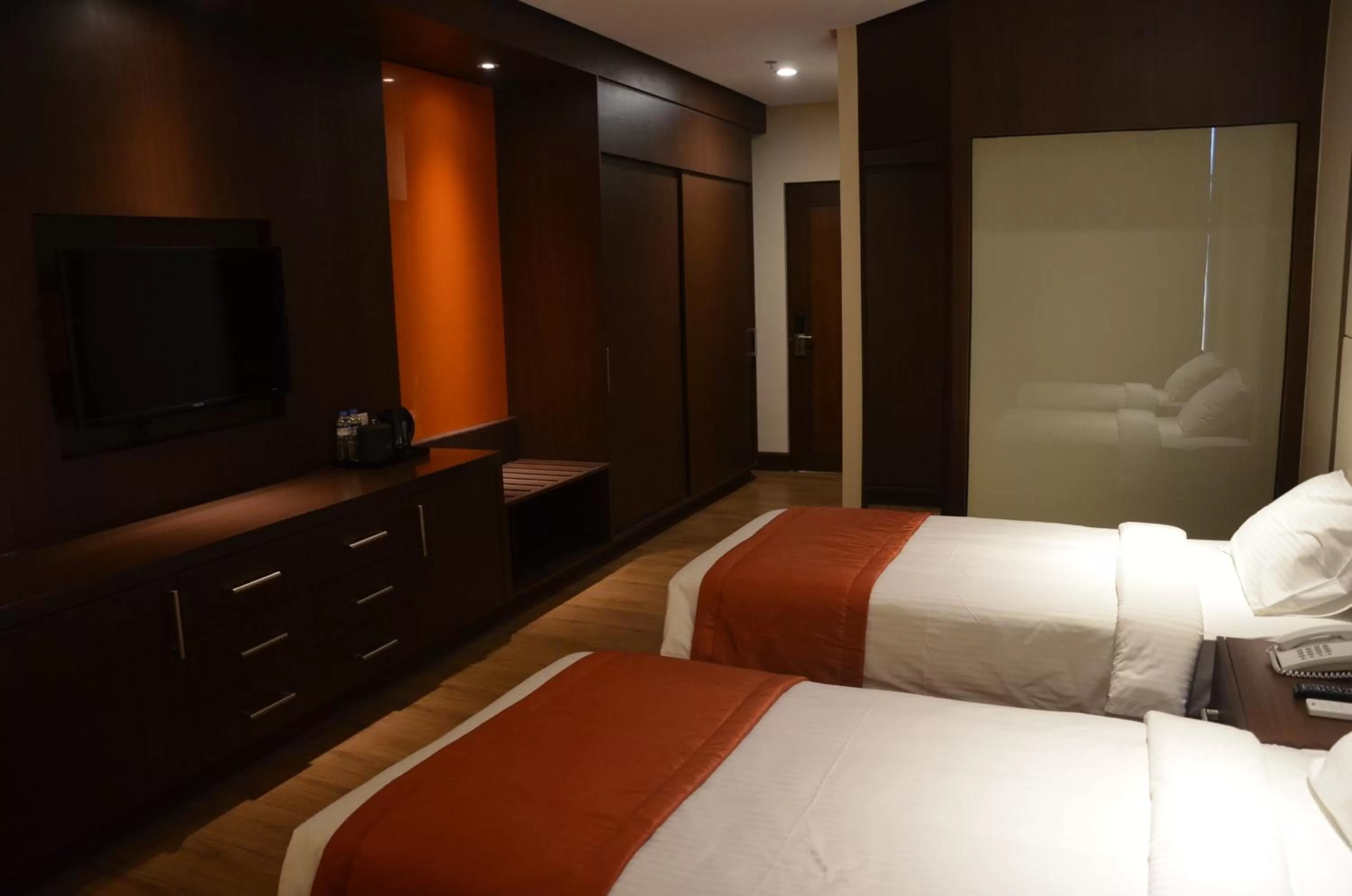 Bedroom, Bed in Hotel Monticello Tagaytay