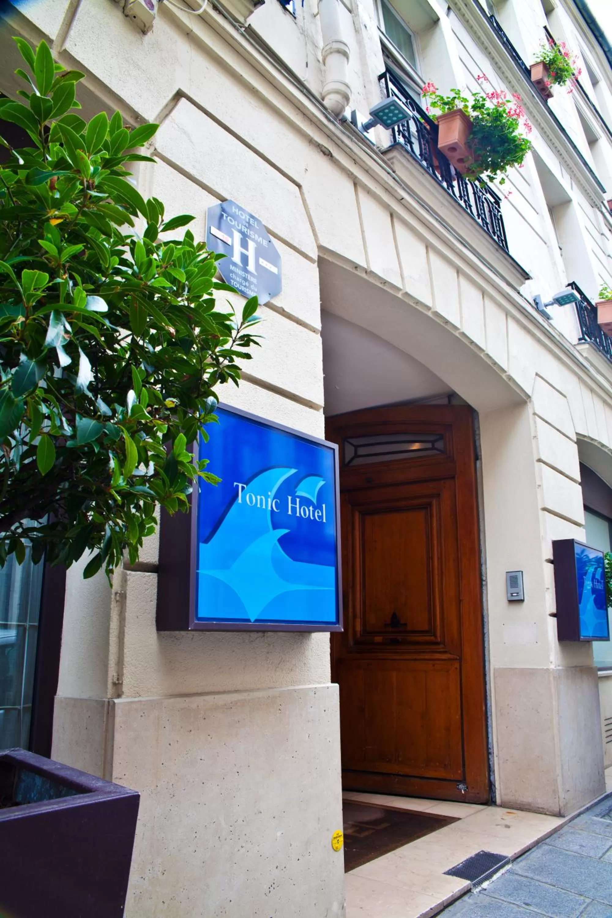 Facade/entrance in Tonic Hôtel du Louvre