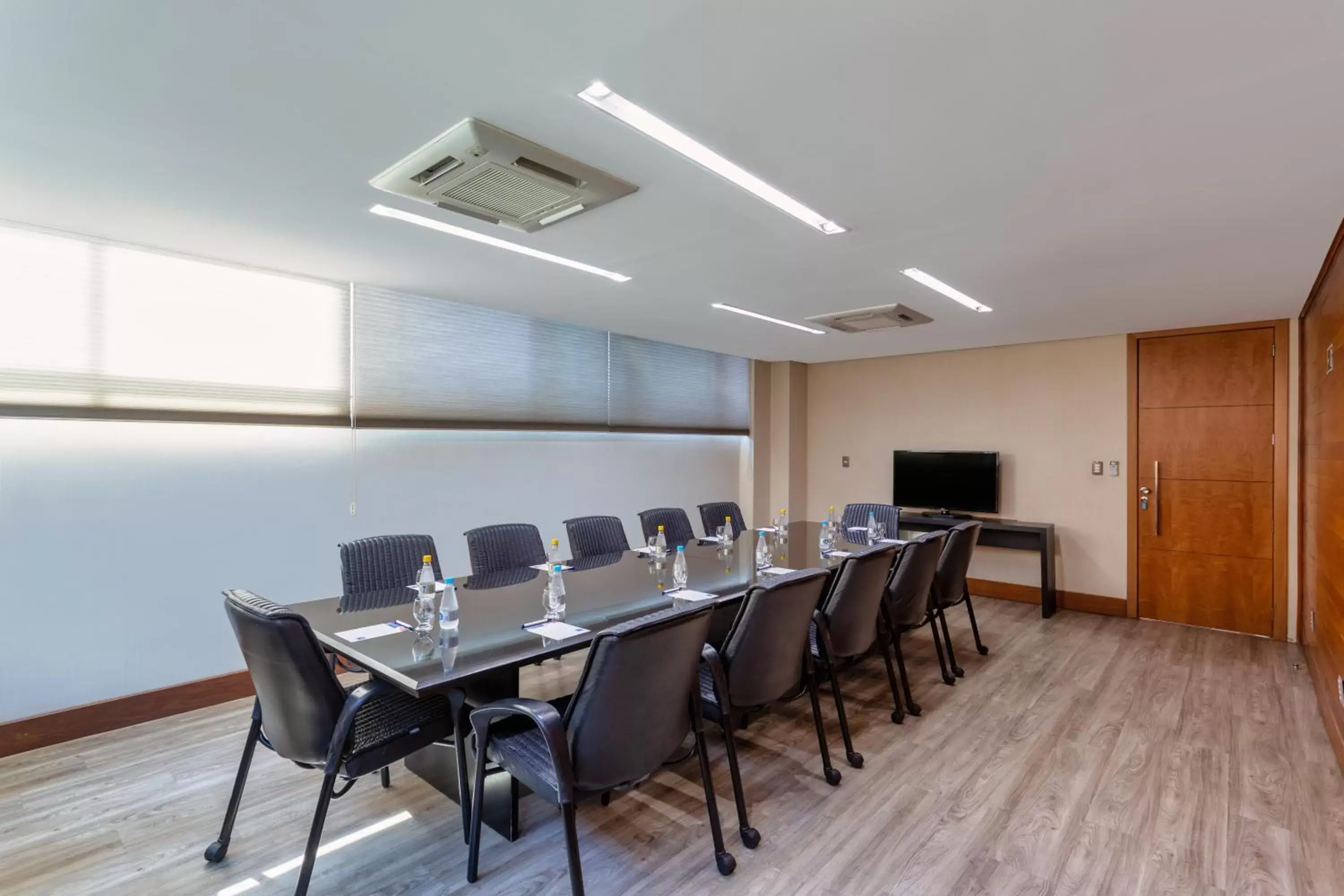 Meeting/conference room in Tryp by Wyndham Belo Horizonte Savassi