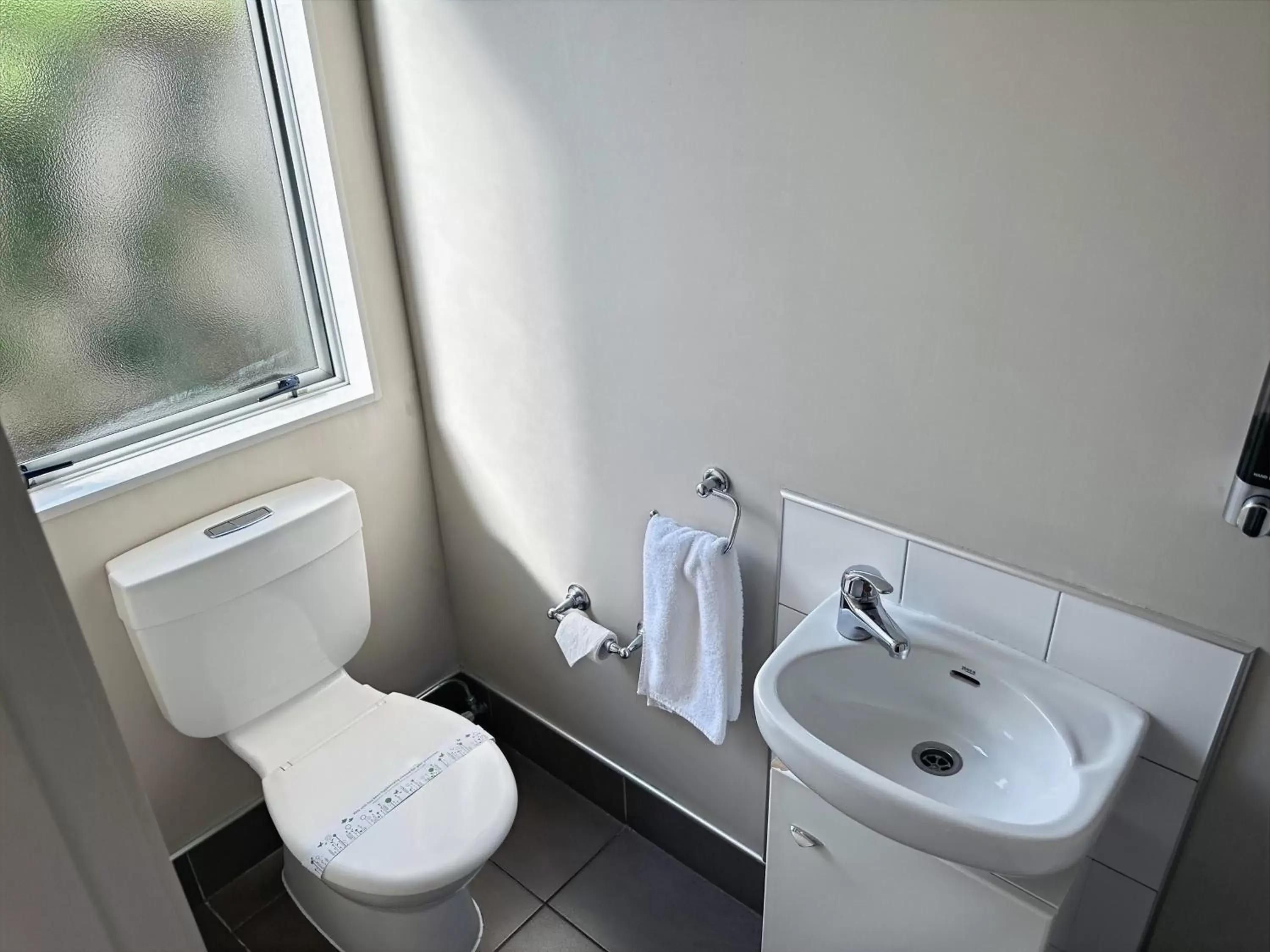Toilet, Bathroom in Arena Lodge