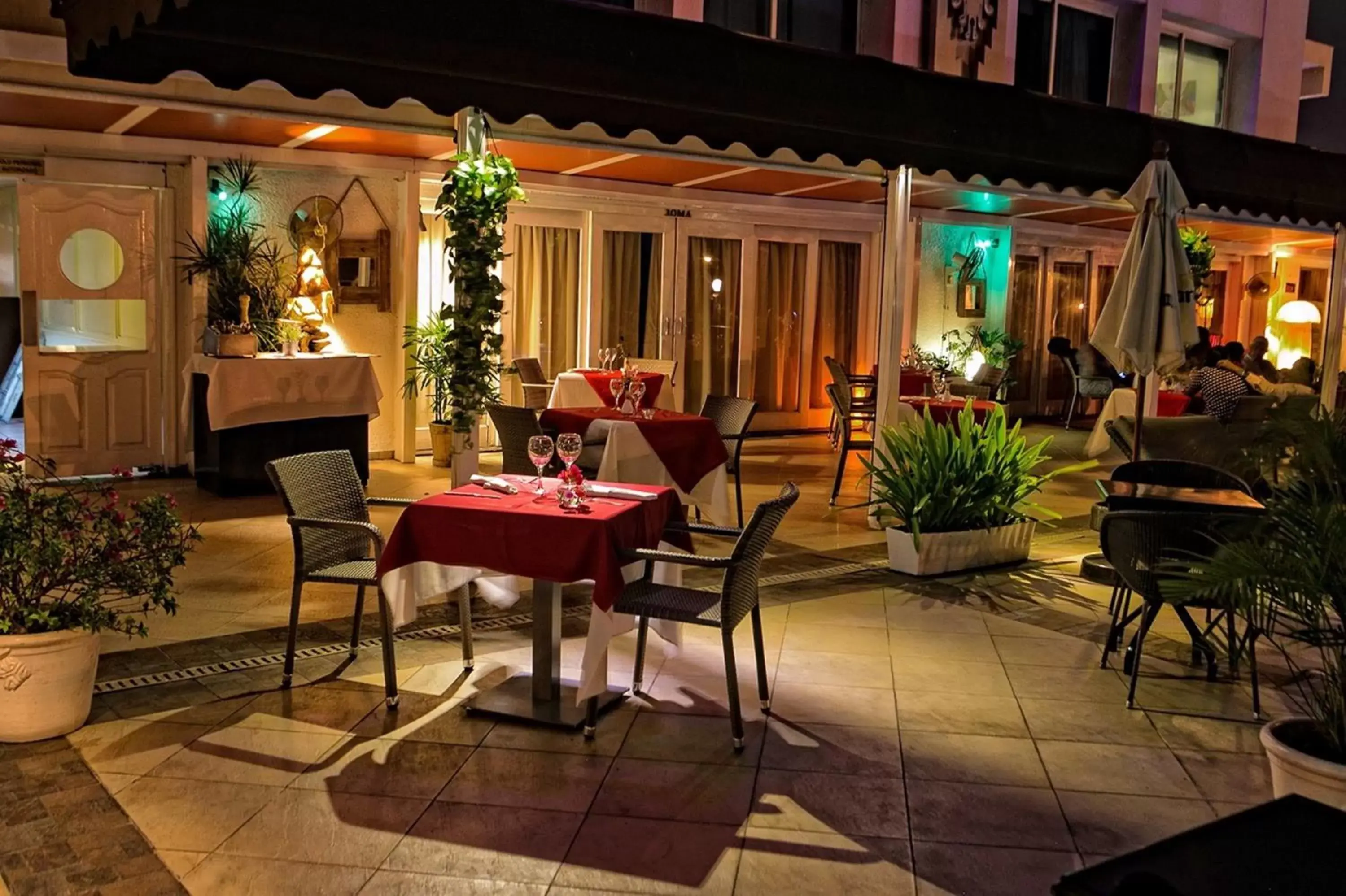 Restaurant/Places to Eat in Napolitano Hotel