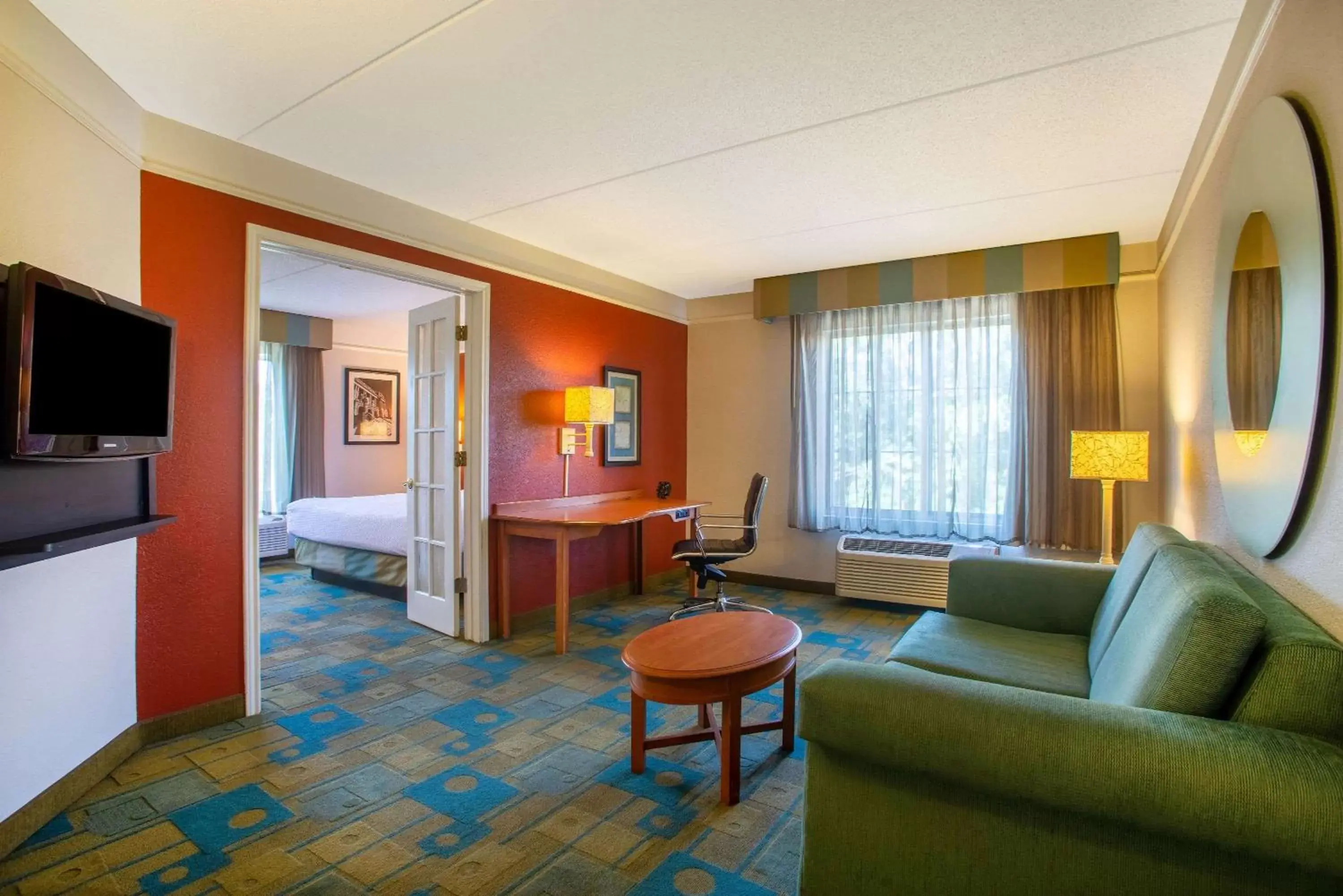 Photo of the whole room, Seating Area in La Quinta by Wyndham Charlotte Airport South