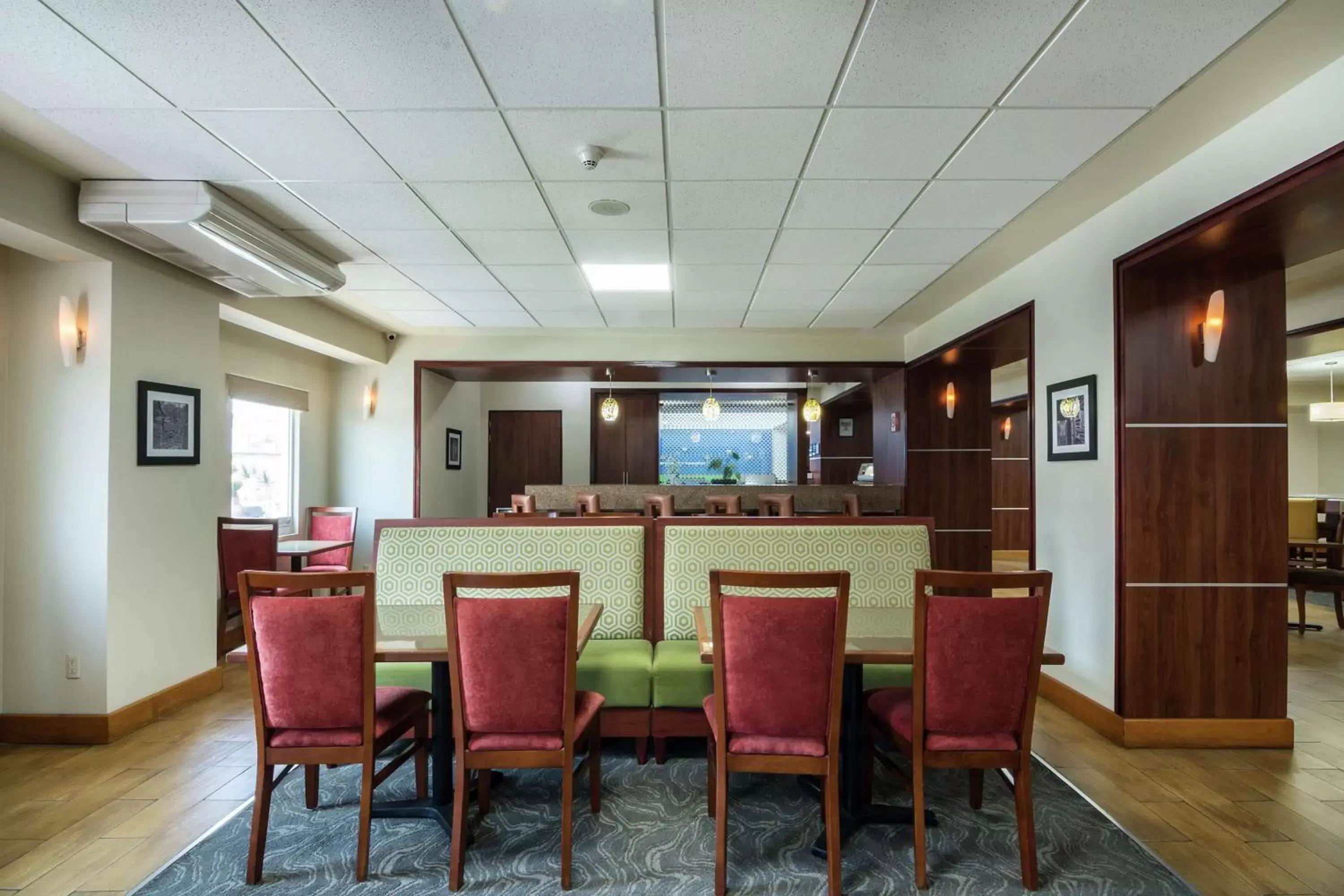 Lobby or reception in Hampton by Hilton San Juan del Rio