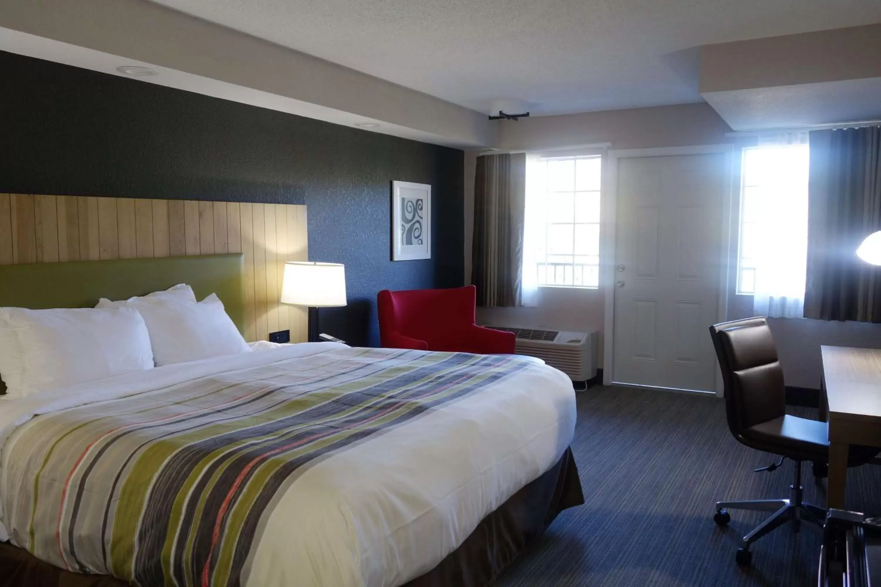 Photo of the whole room, Bed in Country Inn & Suites by Radisson, Pigeon Forge South, TN