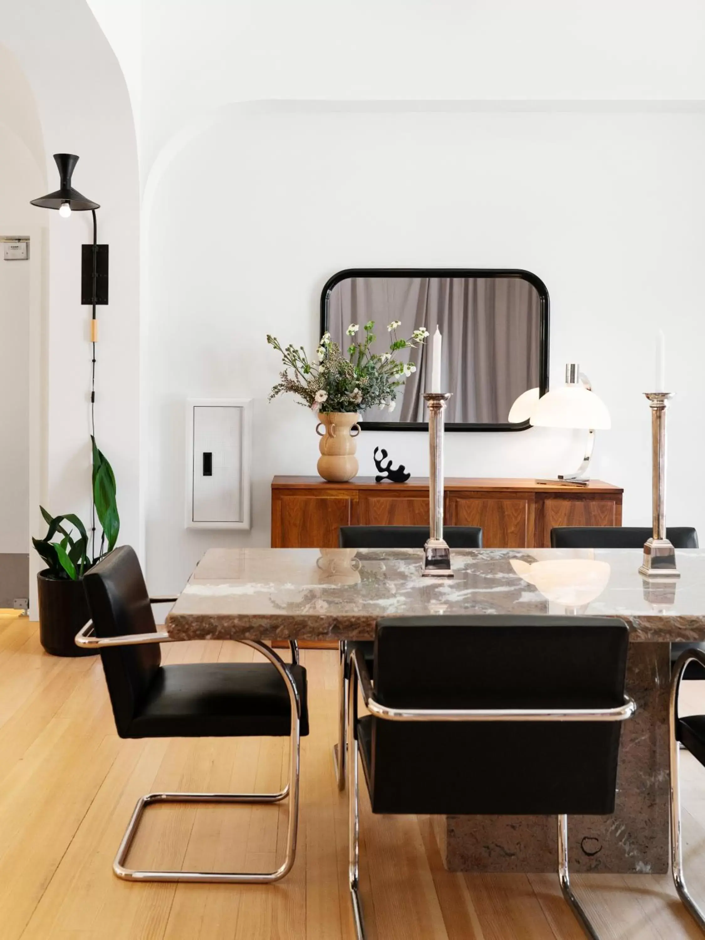 Seating area, Kitchen/Kitchenette in Hotel Grand Stark