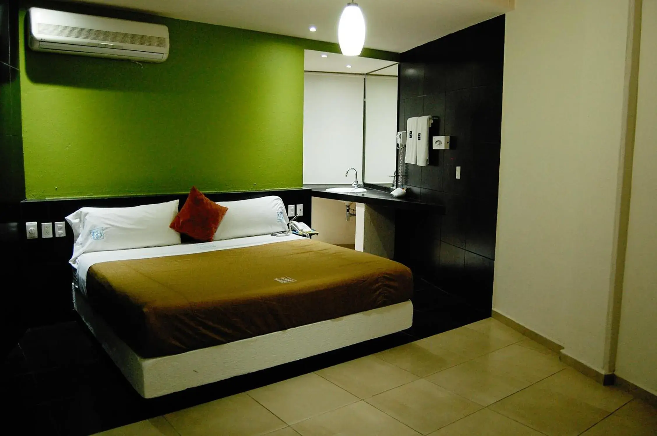 Bedroom, Bed in Hotel Porto Novo