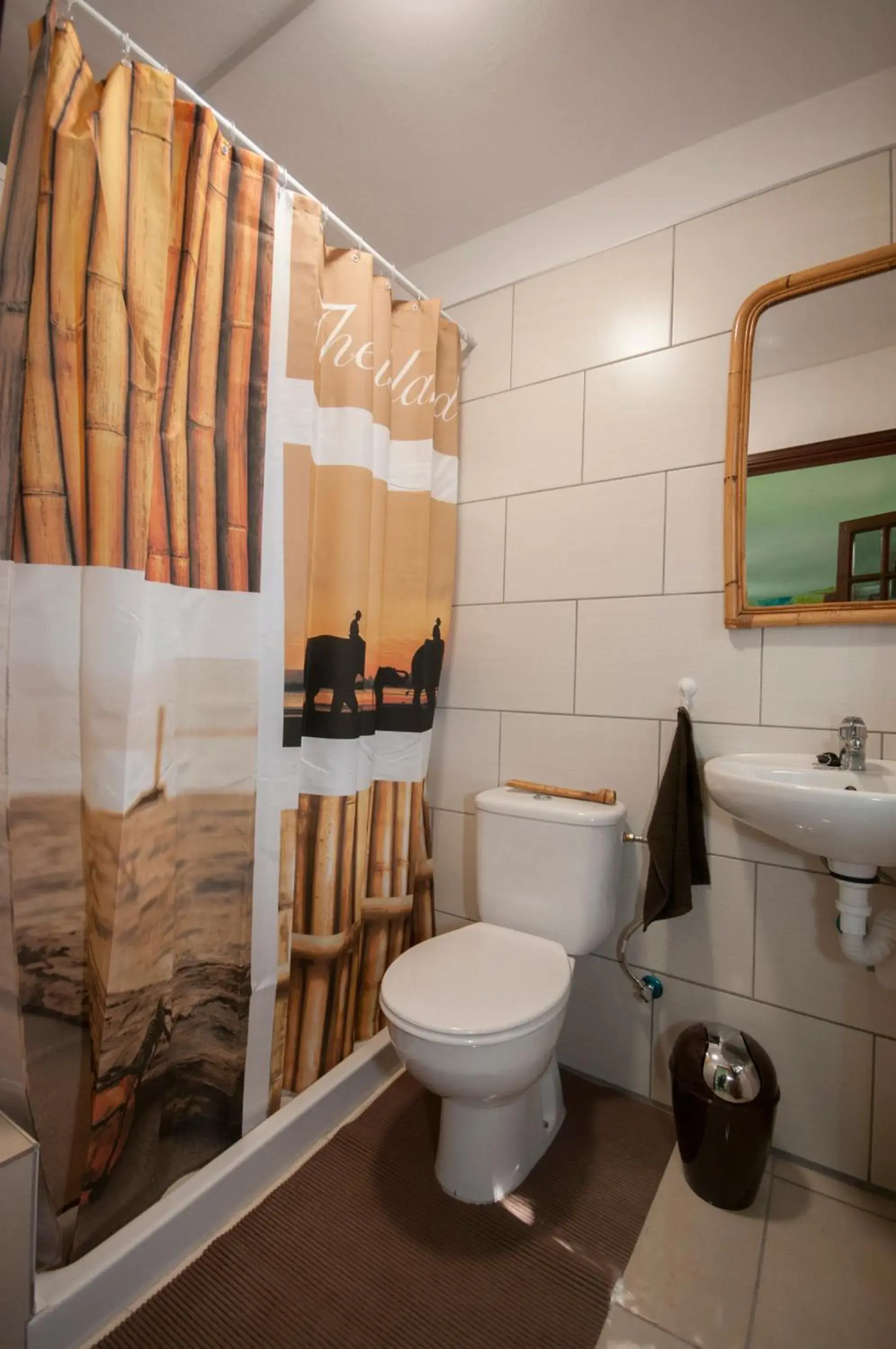 Shower, Bathroom in Hostel Los Duendes del Sur