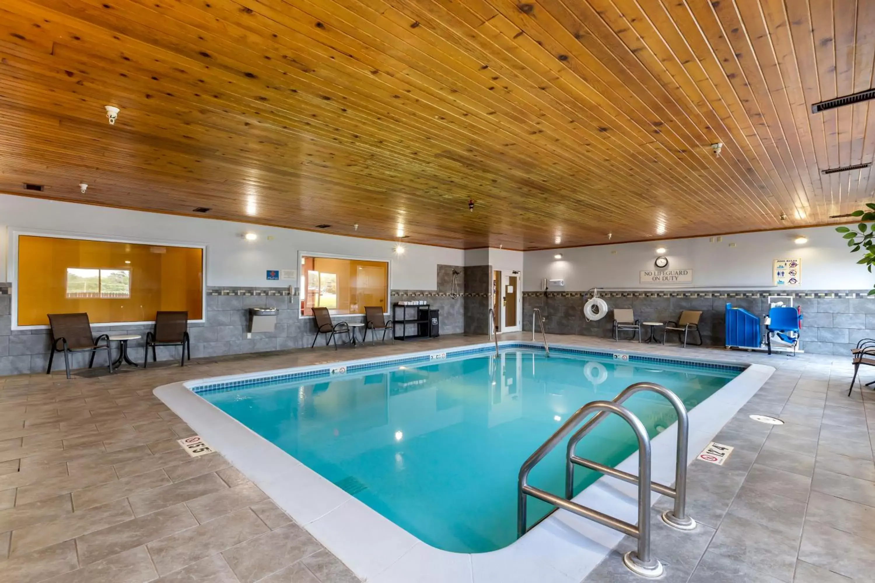 Pool view, Swimming Pool in Quality Inn & Suites Keokuk North