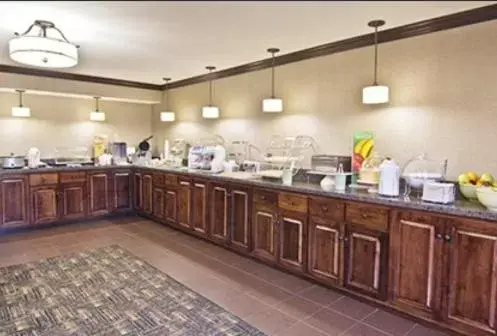 Food, Restaurant/Places to Eat in Quality Inn- Chillicothe