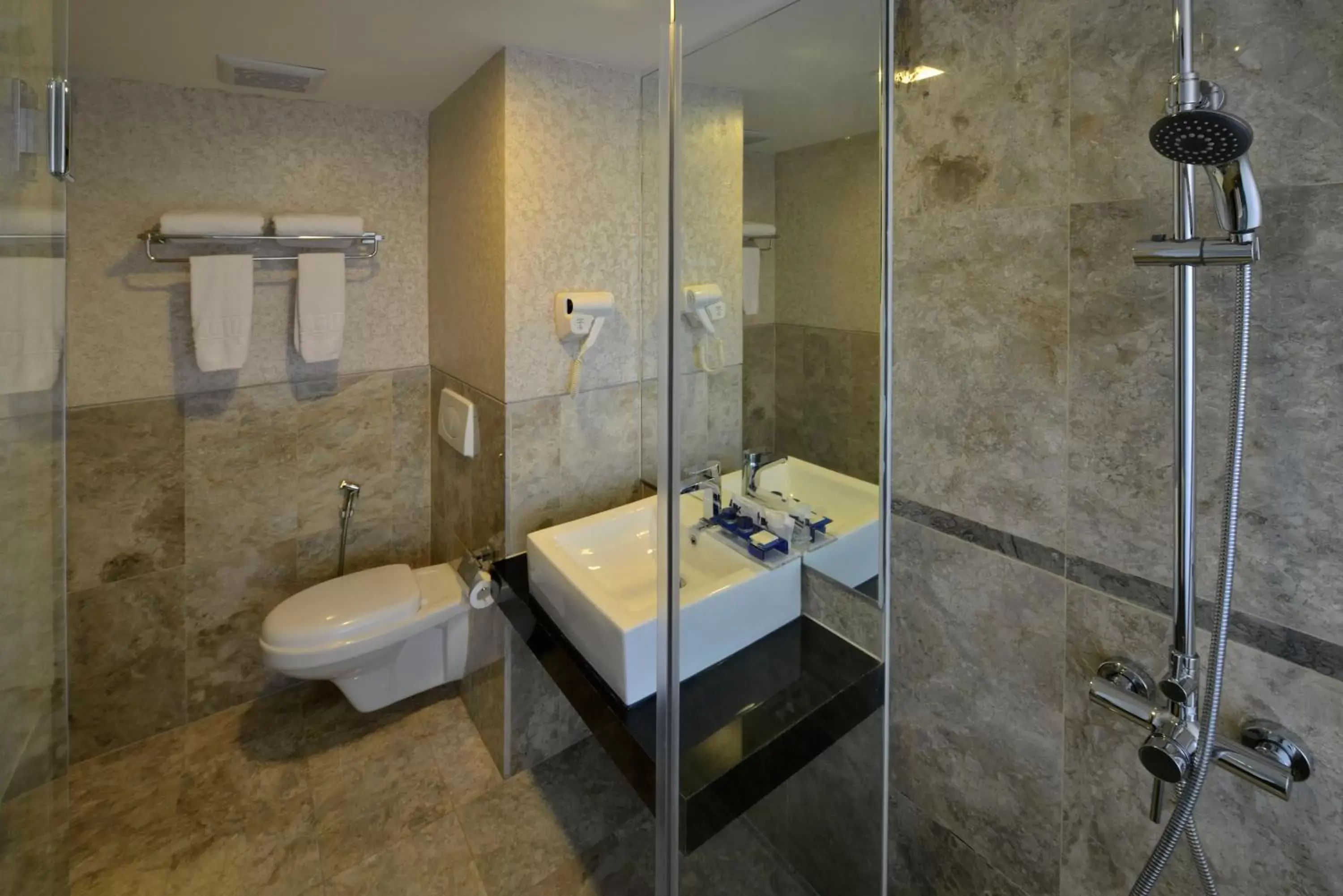 Shower, Bathroom in Serela Merdeka by KAGUM Hotels