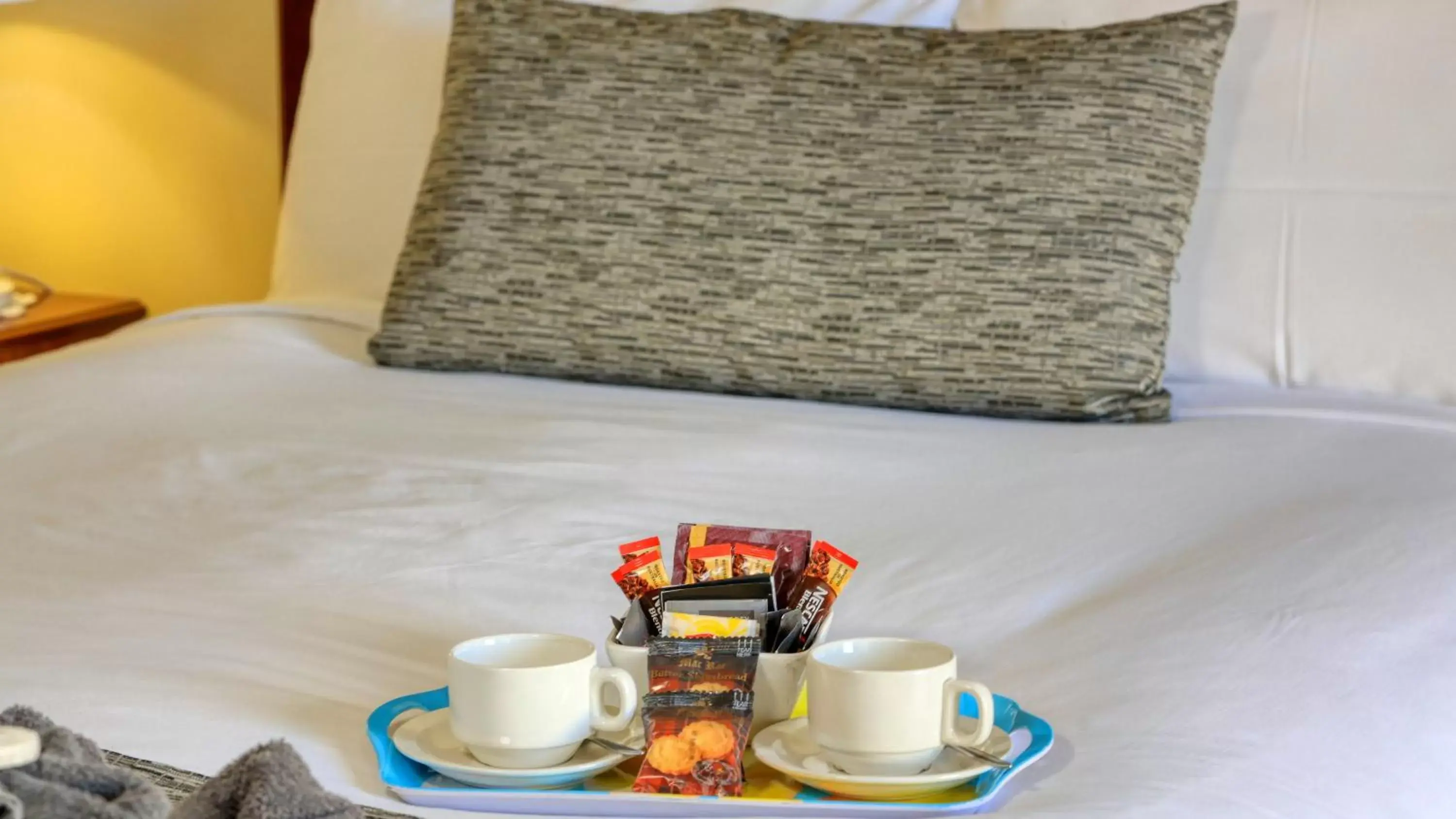 Coffee/tea facilities, Bed in Oasis Motor Inn